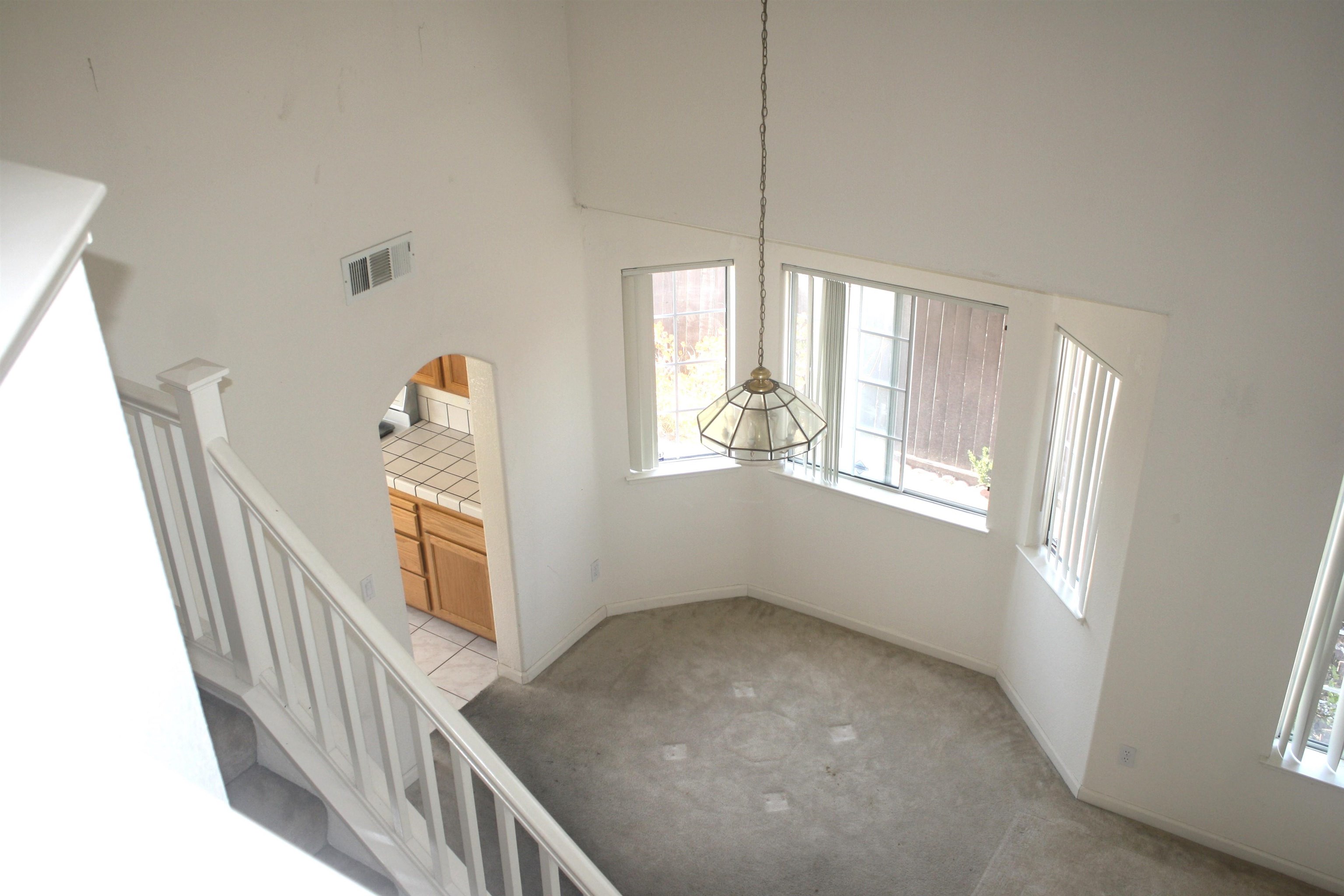 Detail Gallery Image 7 of 33 For 2011 Agate Ct, Vallejo,  CA 94591 - 5 Beds | 3 Baths