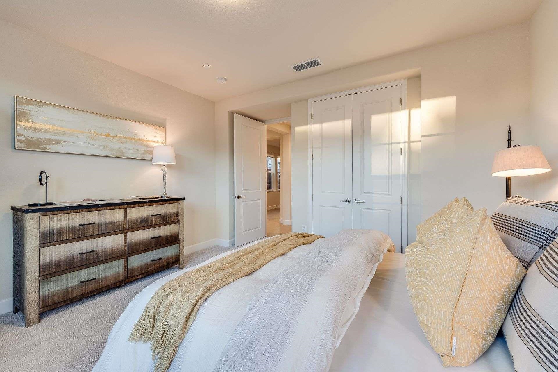 Detail Gallery Image 6 of 44 For 32613 Singh Circle, Union City,  CA 94587 - 4 Beds | 4 Baths