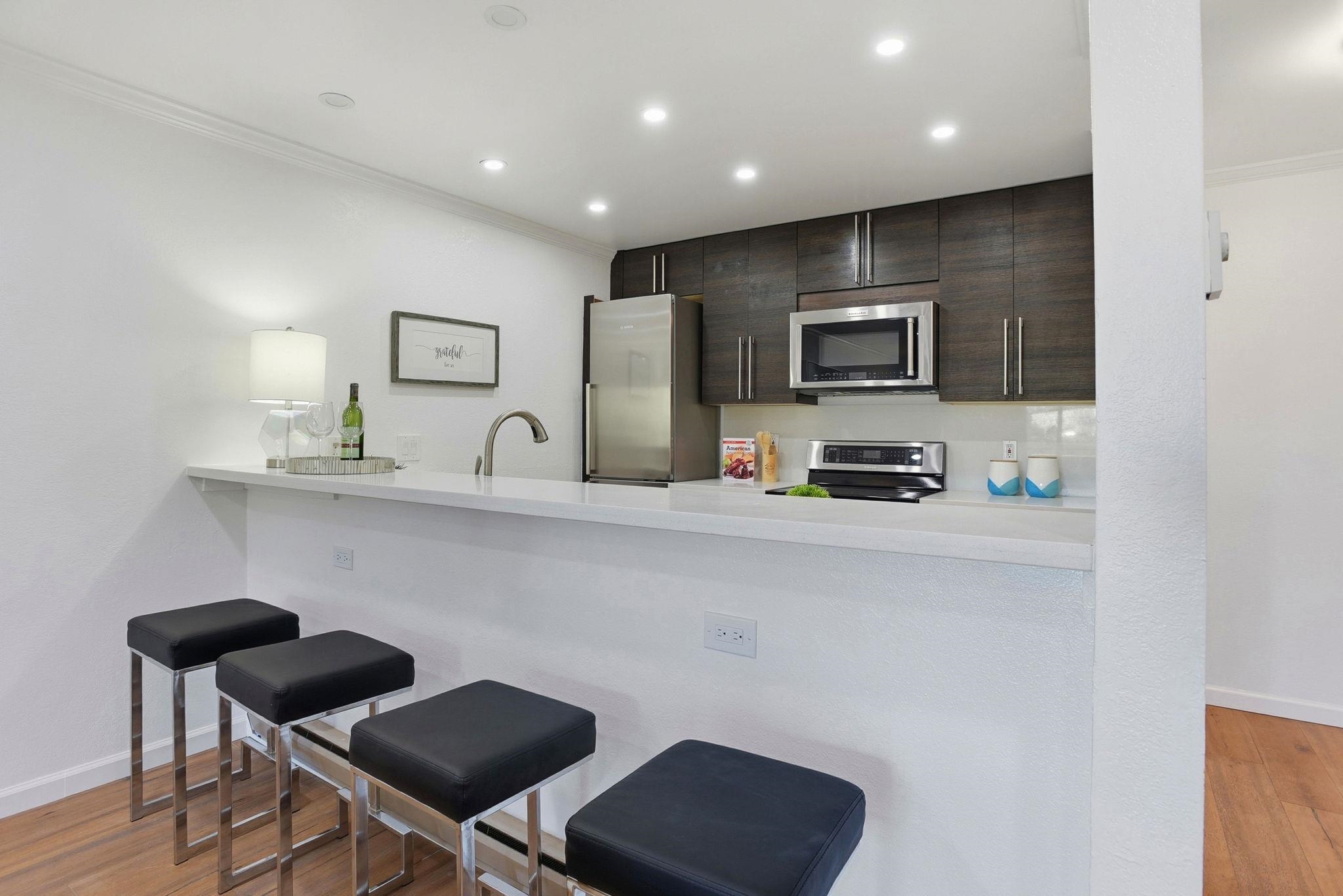 Detail Gallery Image 5 of 39 For 1685 Bayridge Way #208,  San Mateo,  CA 94402 - 2 Beds | 2 Baths