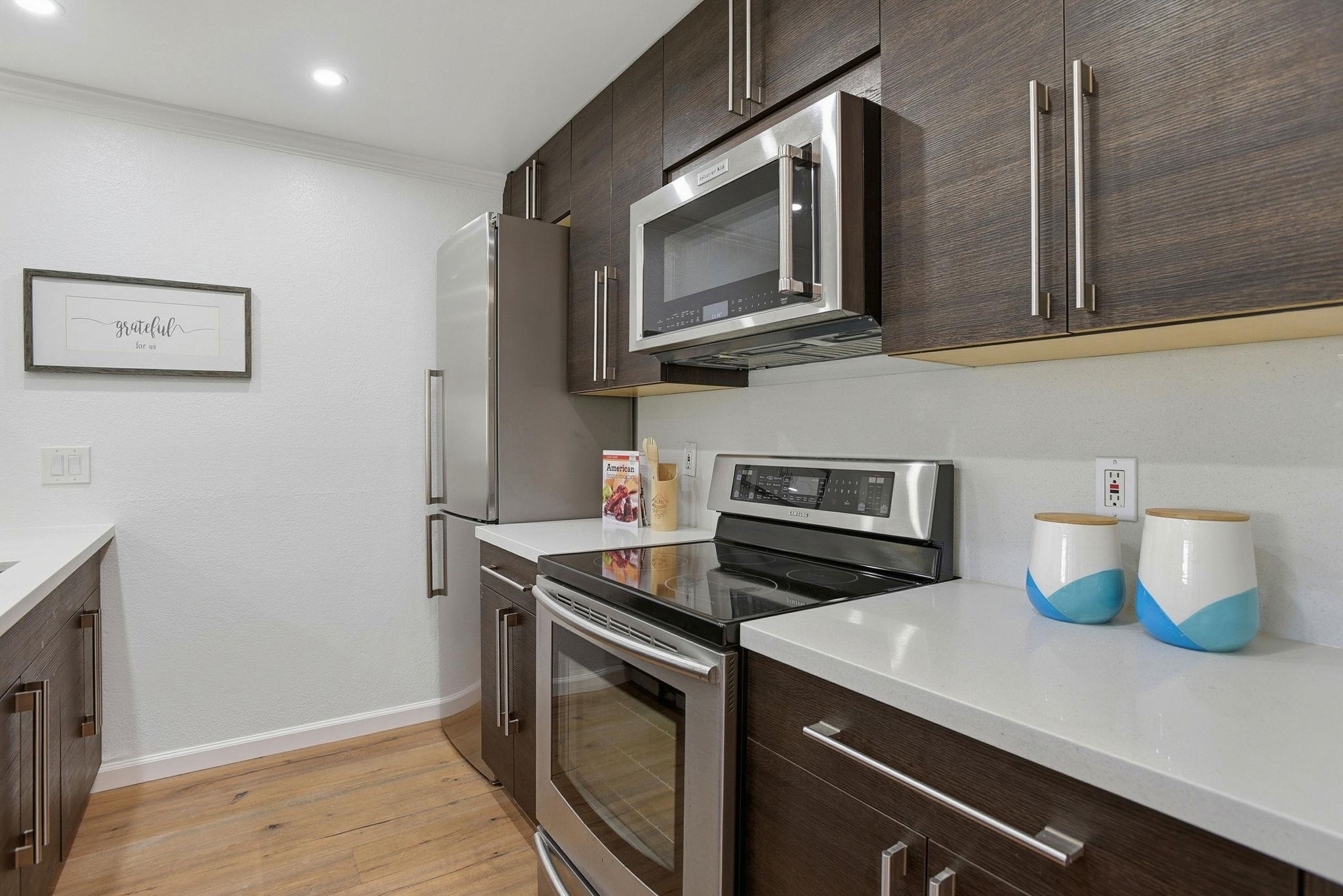 Detail Gallery Image 6 of 39 For 1685 Bayridge Way #208,  San Mateo,  CA 94402 - 2 Beds | 2 Baths