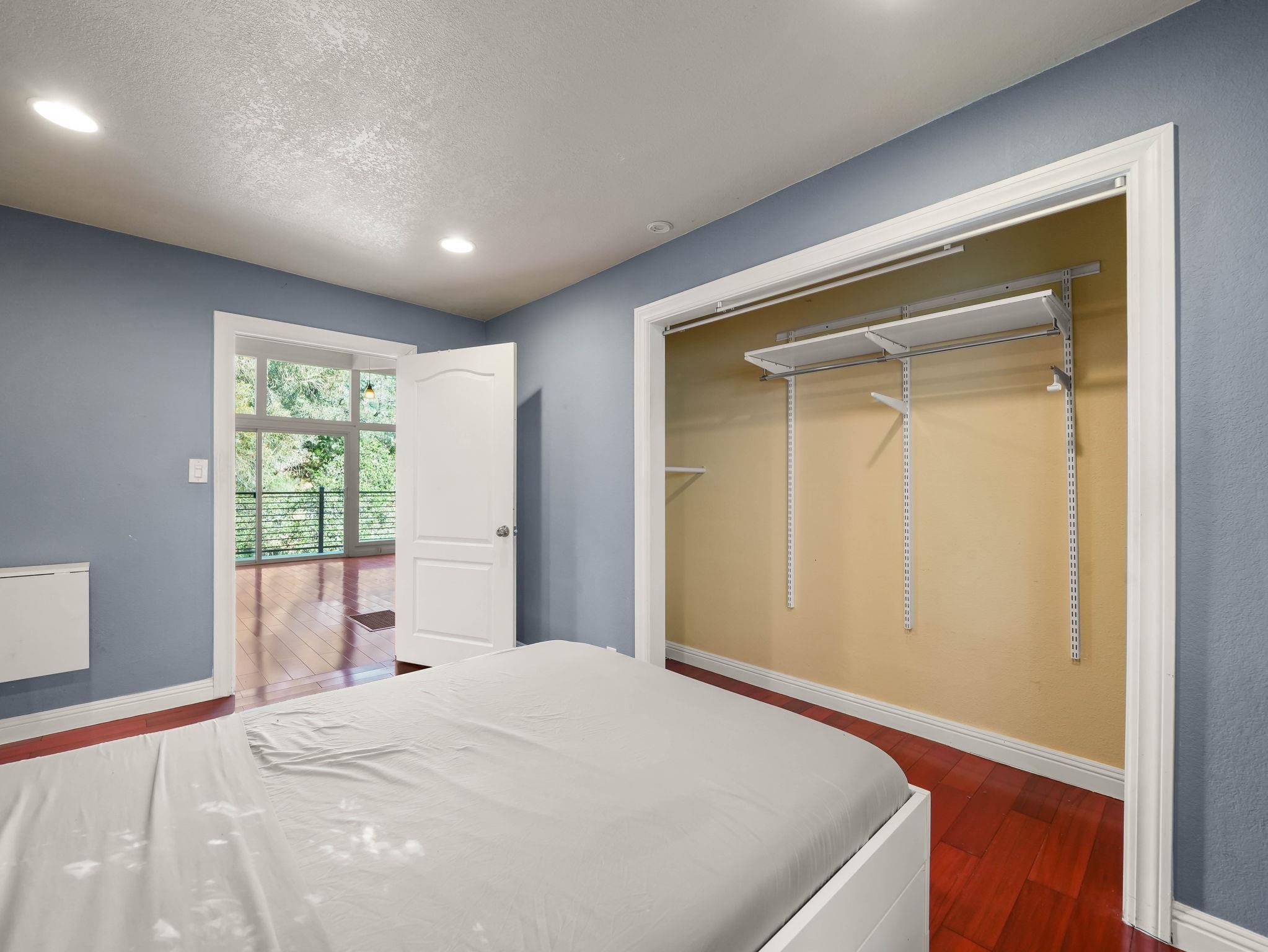 Detail Gallery Image 12 of 48 For 6208 Oakdale Ave, Oakland,  CA 94605 - 4 Beds | 3 Baths