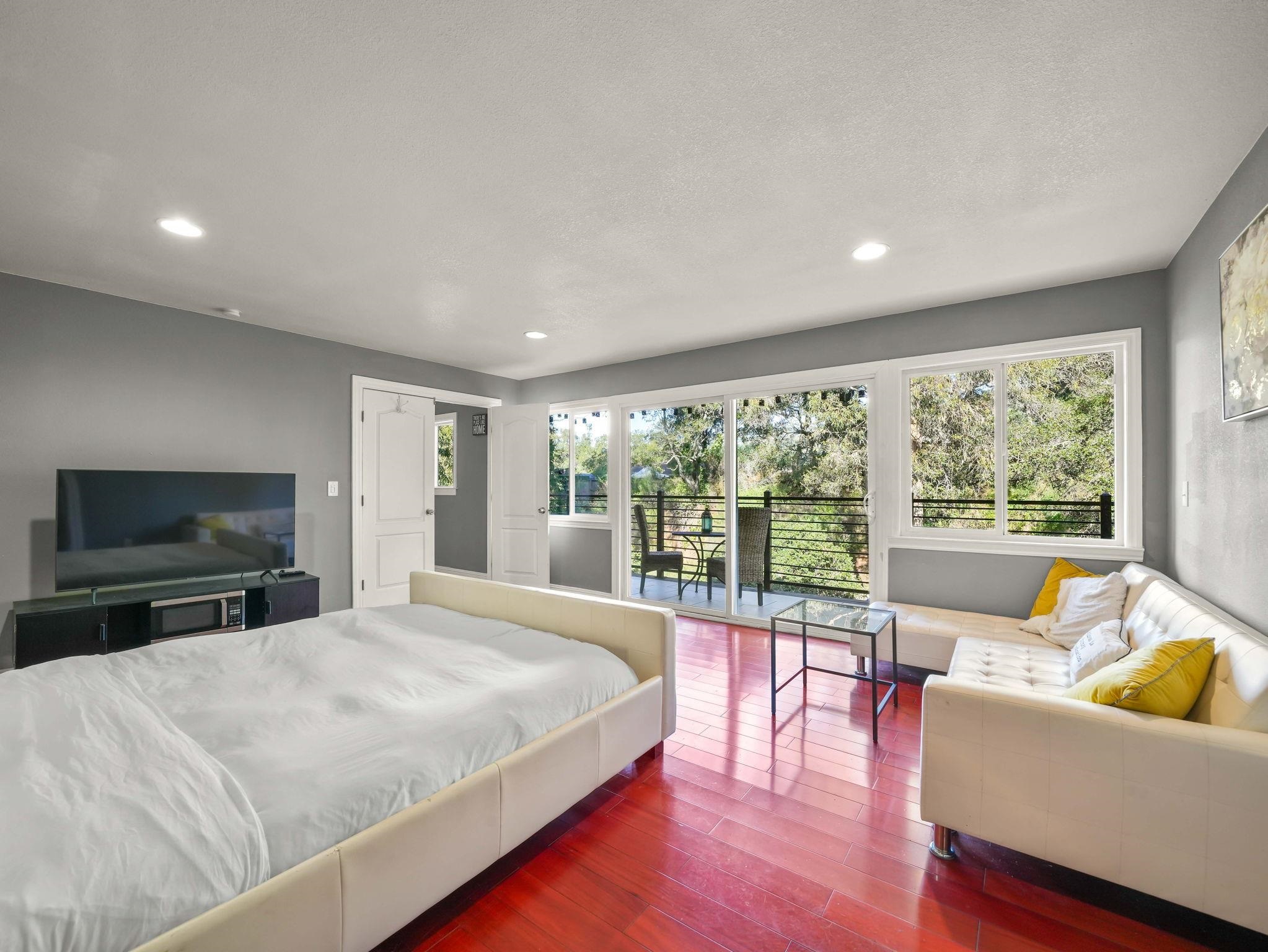 Detail Gallery Image 16 of 48 For 6208 Oakdale Ave, Oakland,  CA 94605 - 4 Beds | 3 Baths