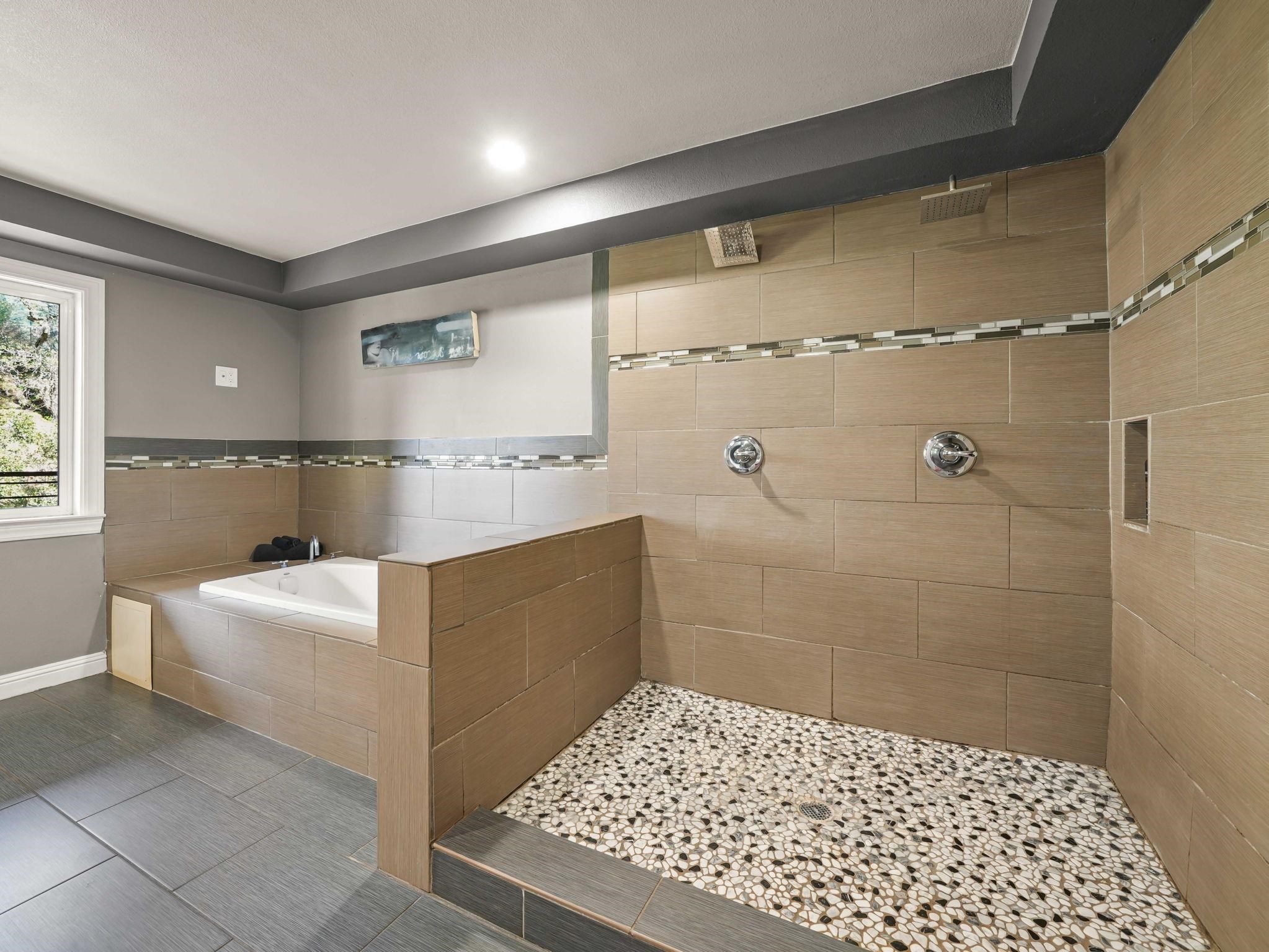 Detail Gallery Image 18 of 48 For 6208 Oakdale Ave, Oakland,  CA 94605 - 4 Beds | 3 Baths