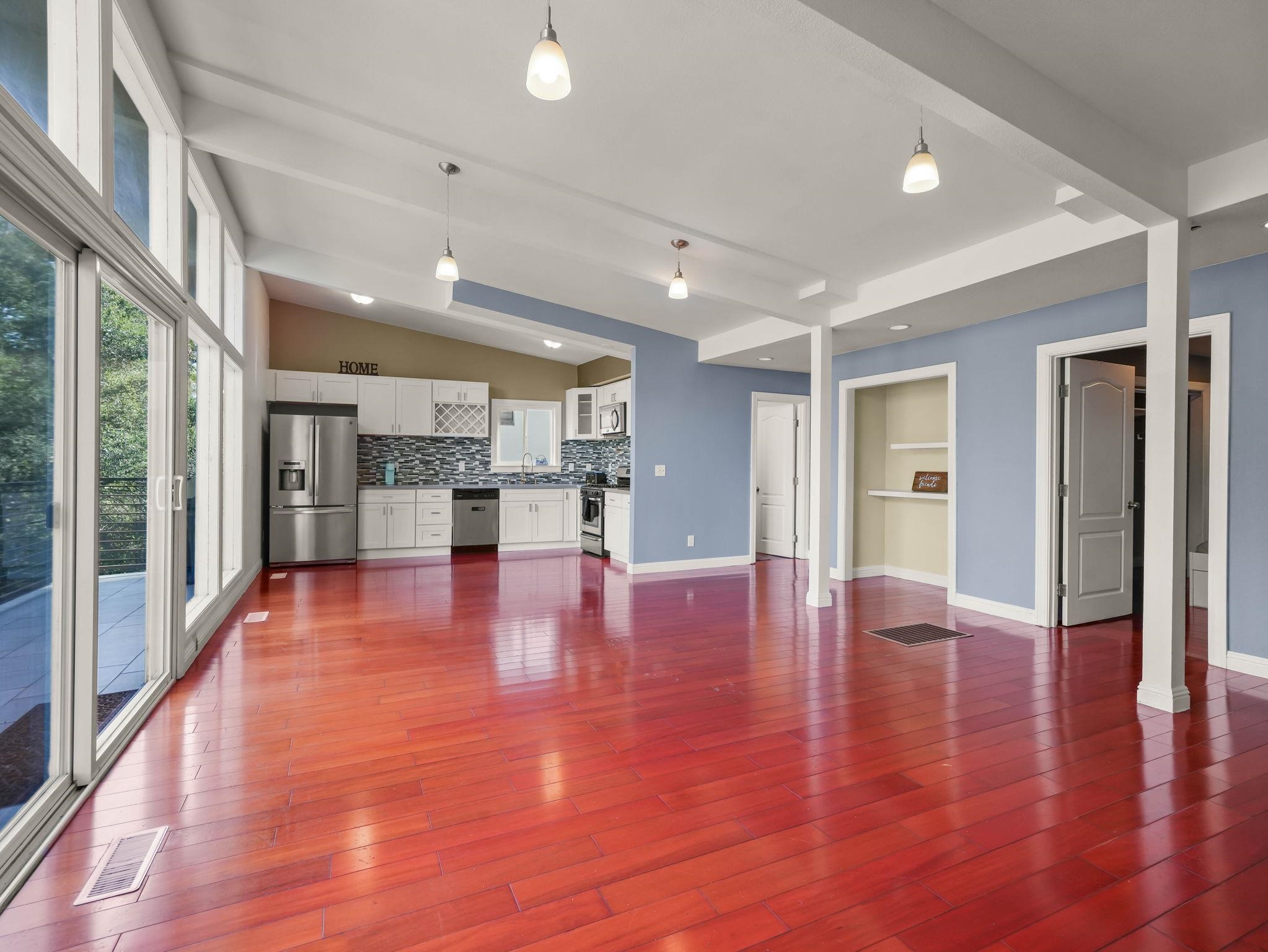 Detail Gallery Image 8 of 48 For 6208 Oakdale Ave, Oakland,  CA 94605 - 4 Beds | 3 Baths