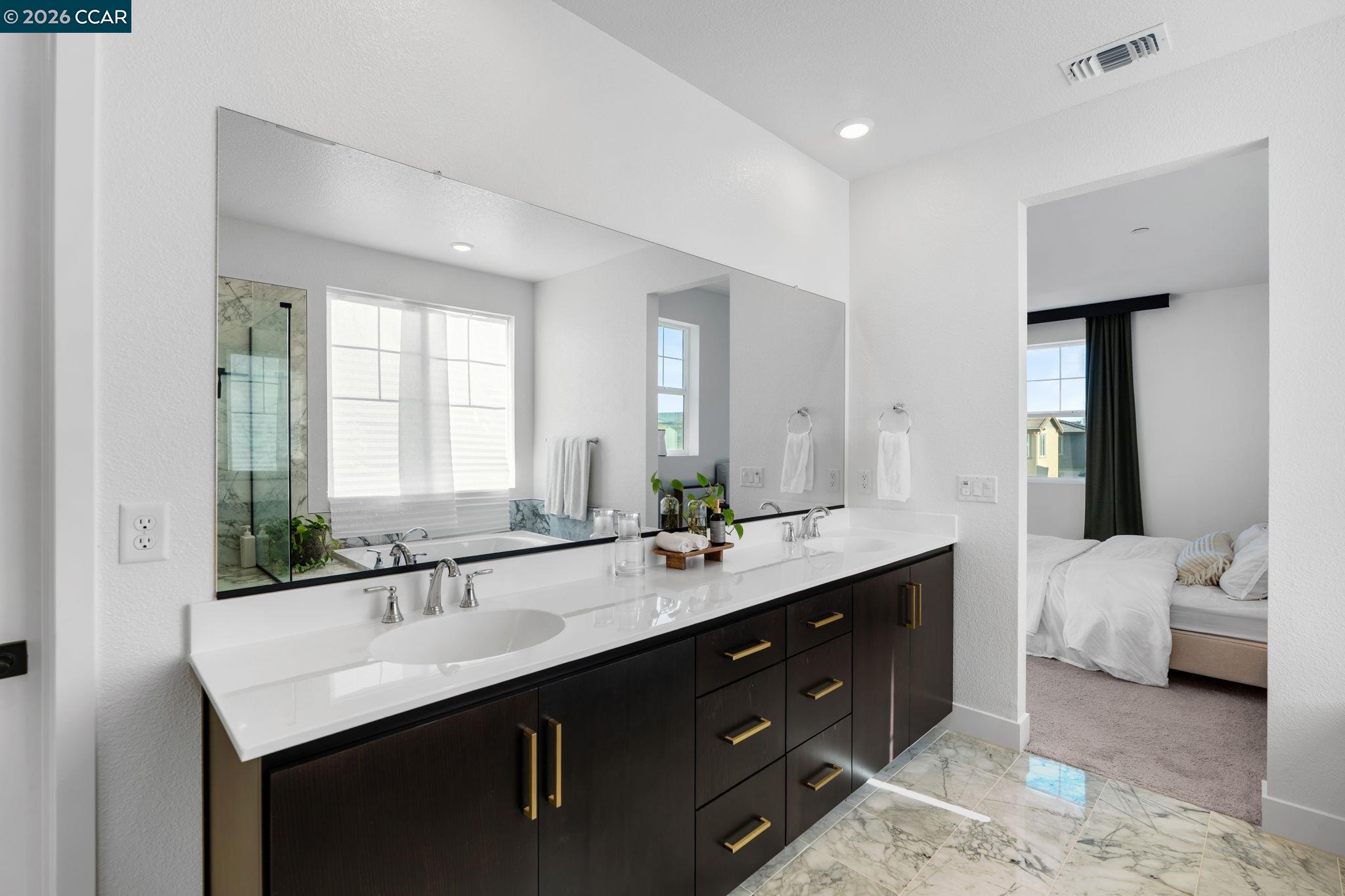 Detail Gallery Image 24 of 58 For 2529 Lake Club Dr, Fairfield,  CA 94533 - 4 Beds | 3/1 Baths