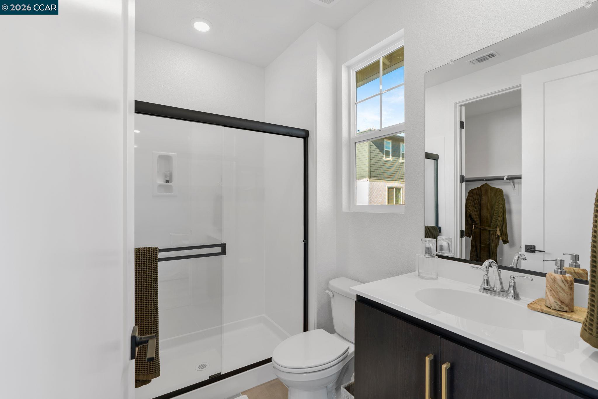 Detail Gallery Image 27 of 58 For 2529 Lake Club Dr, Fairfield,  CA 94533 - 4 Beds | 3/1 Baths