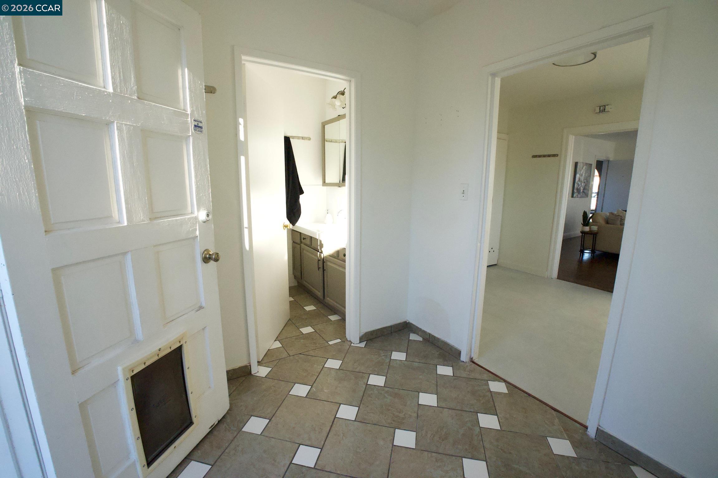 Detail Gallery Image 12 of 28 For 1625 Thrush Ave, San Leandro,  CA 94578 - 2 Beds | 2 Baths