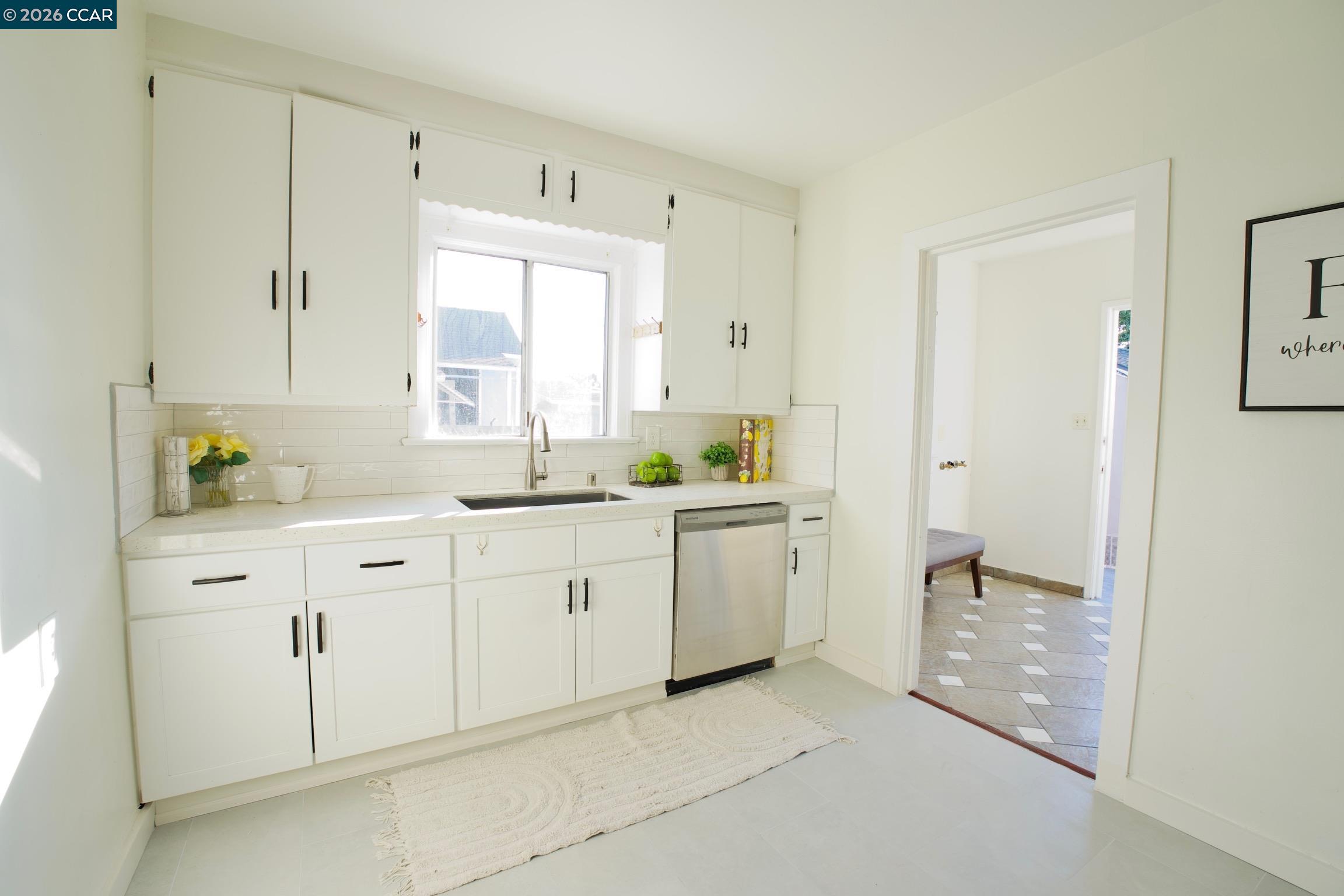 Detail Gallery Image 10 of 28 For 1625 Thrush Ave, San Leandro,  CA 94578 - 2 Beds | 2 Baths