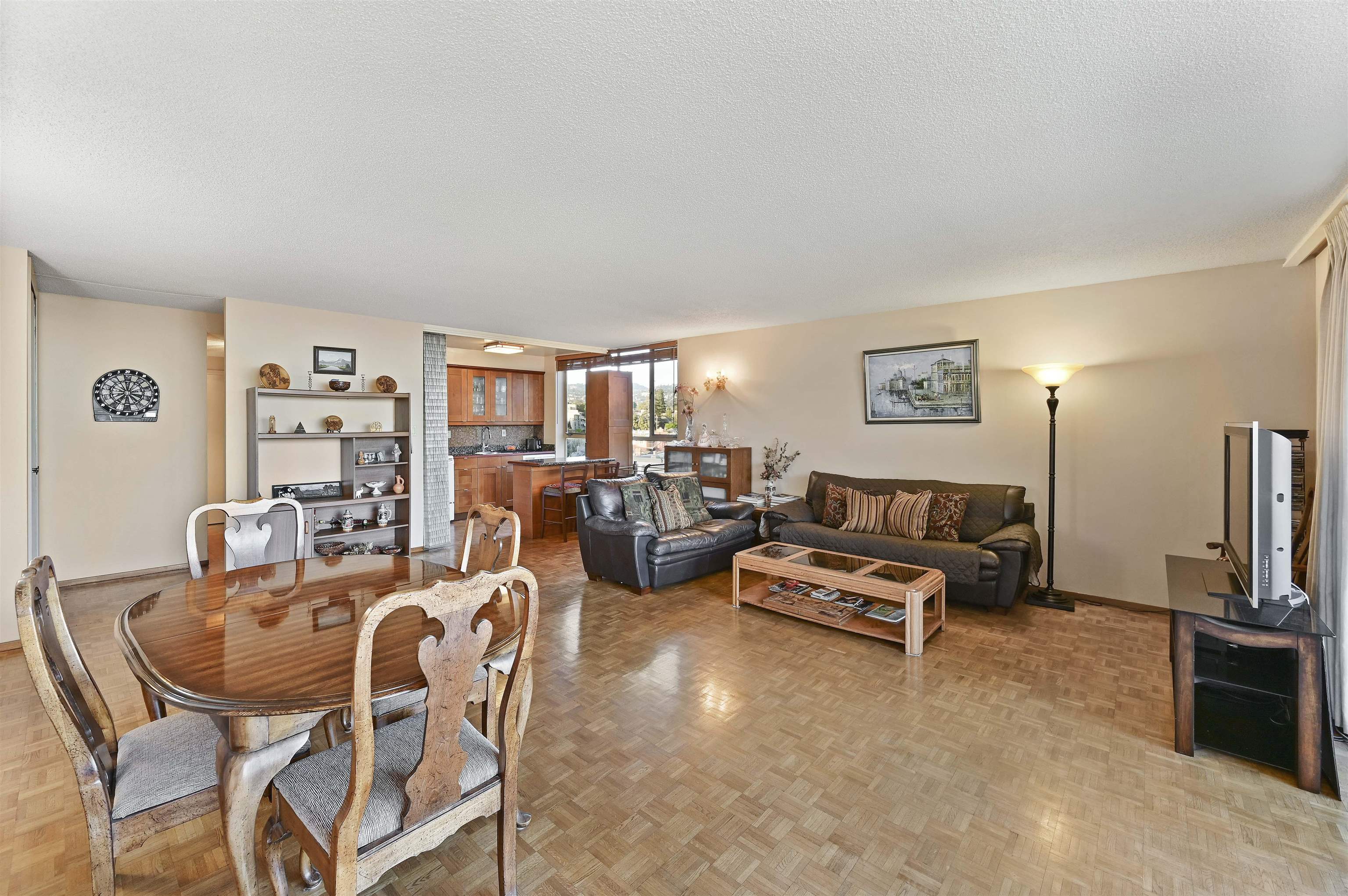 Photo #3: 41121022 Listing: Photo #3