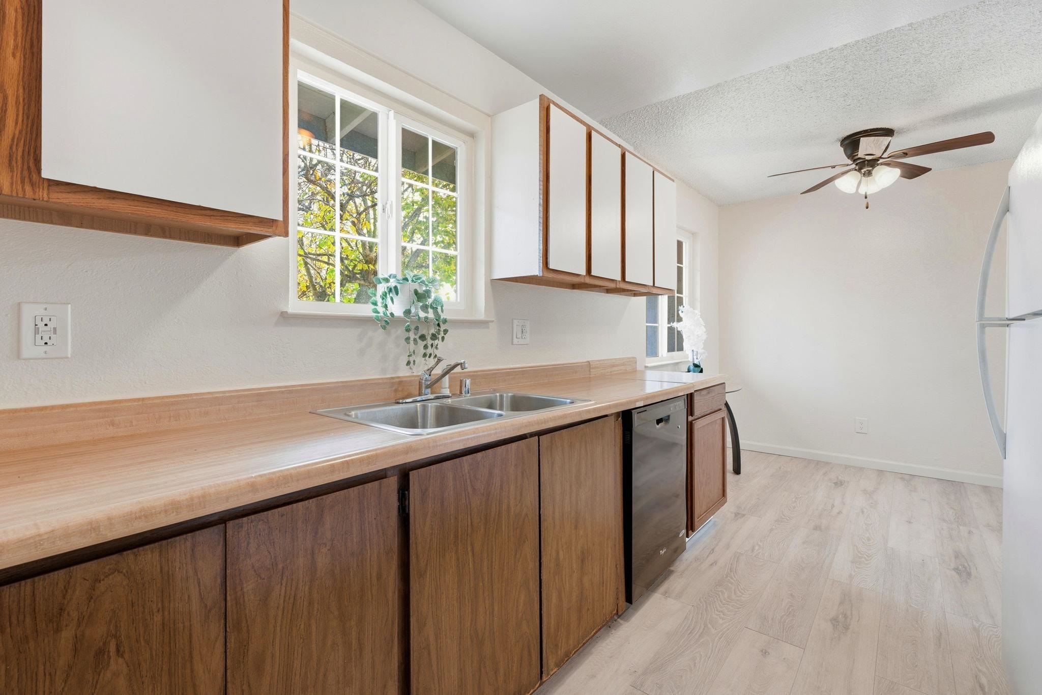 Detail Gallery Image 7 of 31 For 1157 School St, Suisun City,  CA 94585 - 3 Beds | 1 Baths