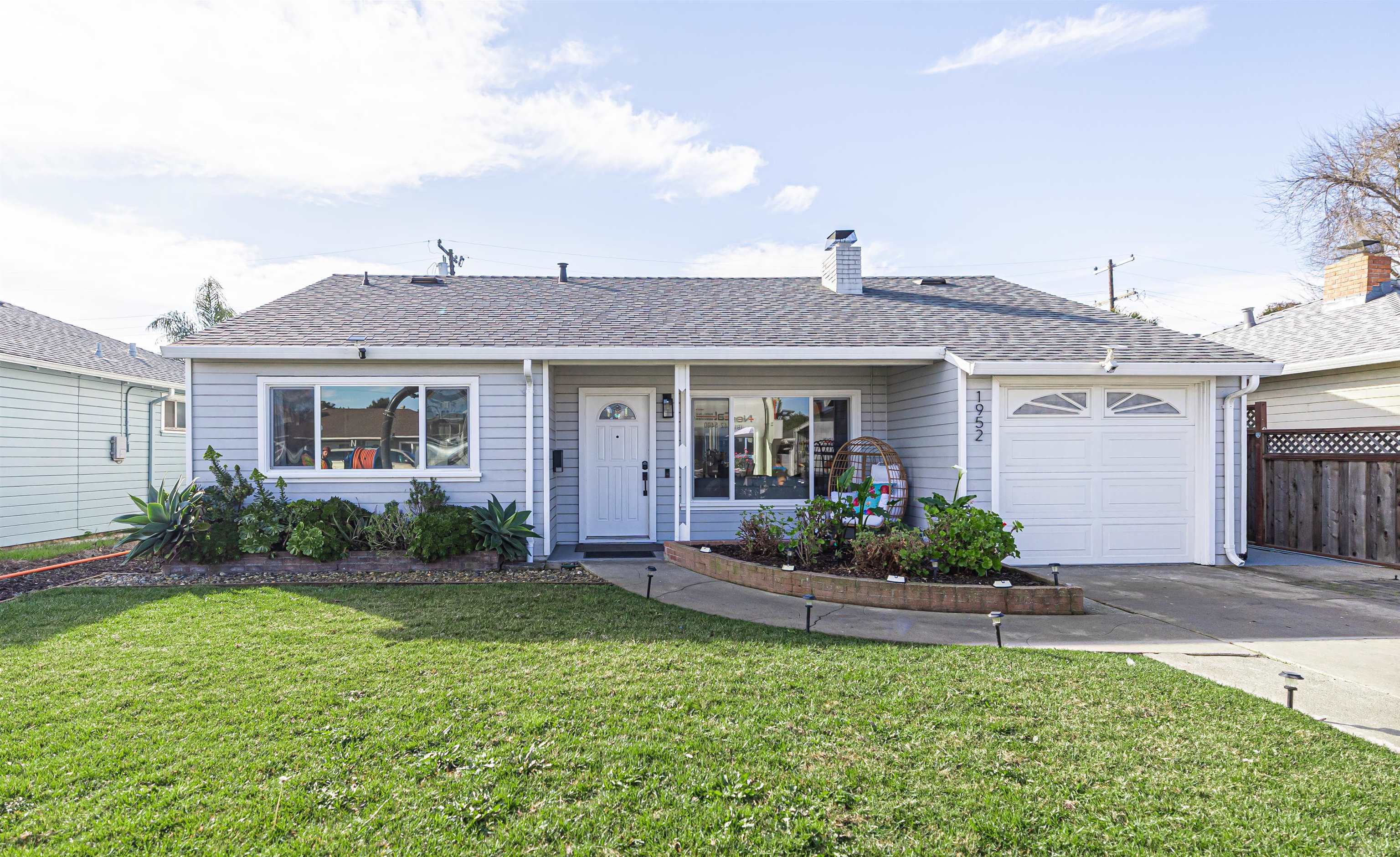 Detail Gallery Image 1 of 22 For 1952 Shoreview Ave, San Mateo,  CA 94401 - 3 Beds | 1 Baths