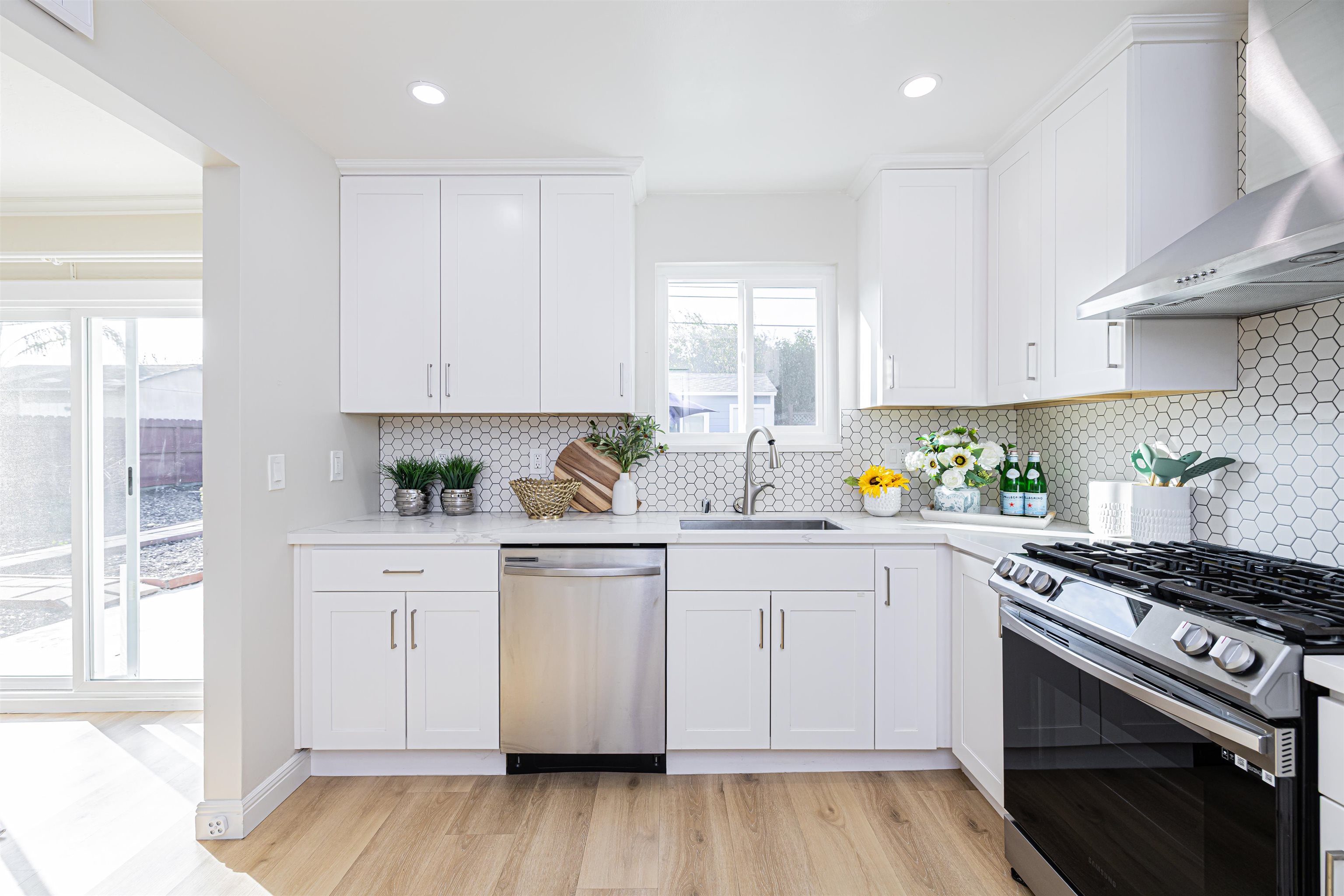 Detail Gallery Image 12 of 22 For 1952 Shoreview Ave, San Mateo,  CA 94401 - 3 Beds | 1 Baths