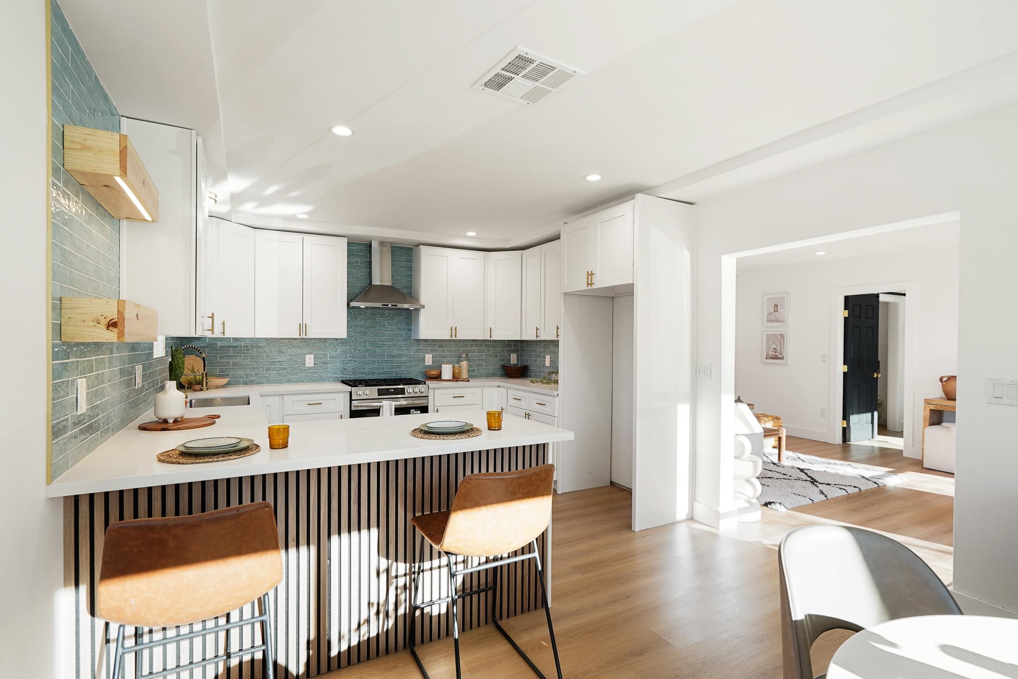 Detail Gallery Image 9 of 46 For 2151 Santa Rita St, Oakland,  CA 94601 - 3 Beds | 2 Baths