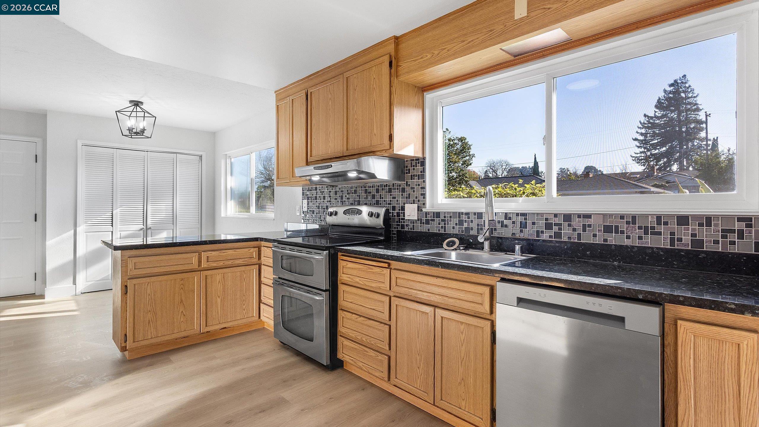 Detail Gallery Image 8 of 46 For 218 Franciscan Dr, Vallejo,  CA 94589 - 3 Beds | 2 Baths