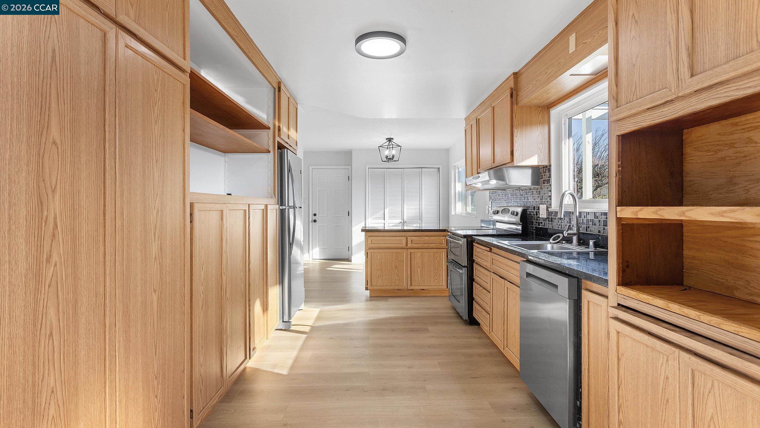 Detail Gallery Image 7 of 46 For 218 Franciscan Dr, Vallejo,  CA 94589 - 3 Beds | 2 Baths