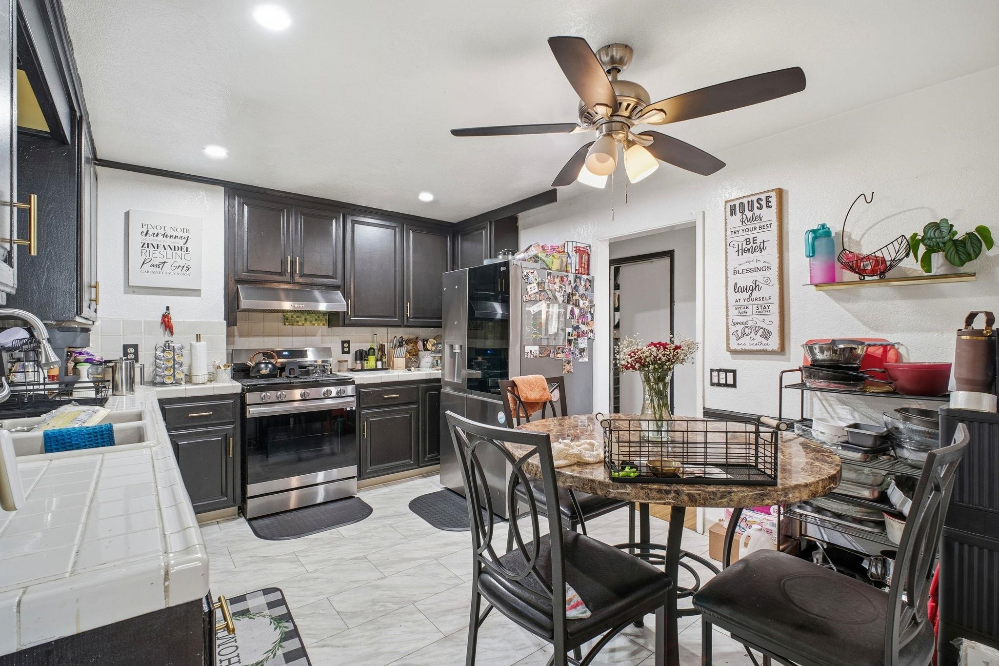 Detail Gallery Image 7 of 25 For 127 Hampton Rd, Hayward,  CA 94541 - 3 Beds | 2 Baths