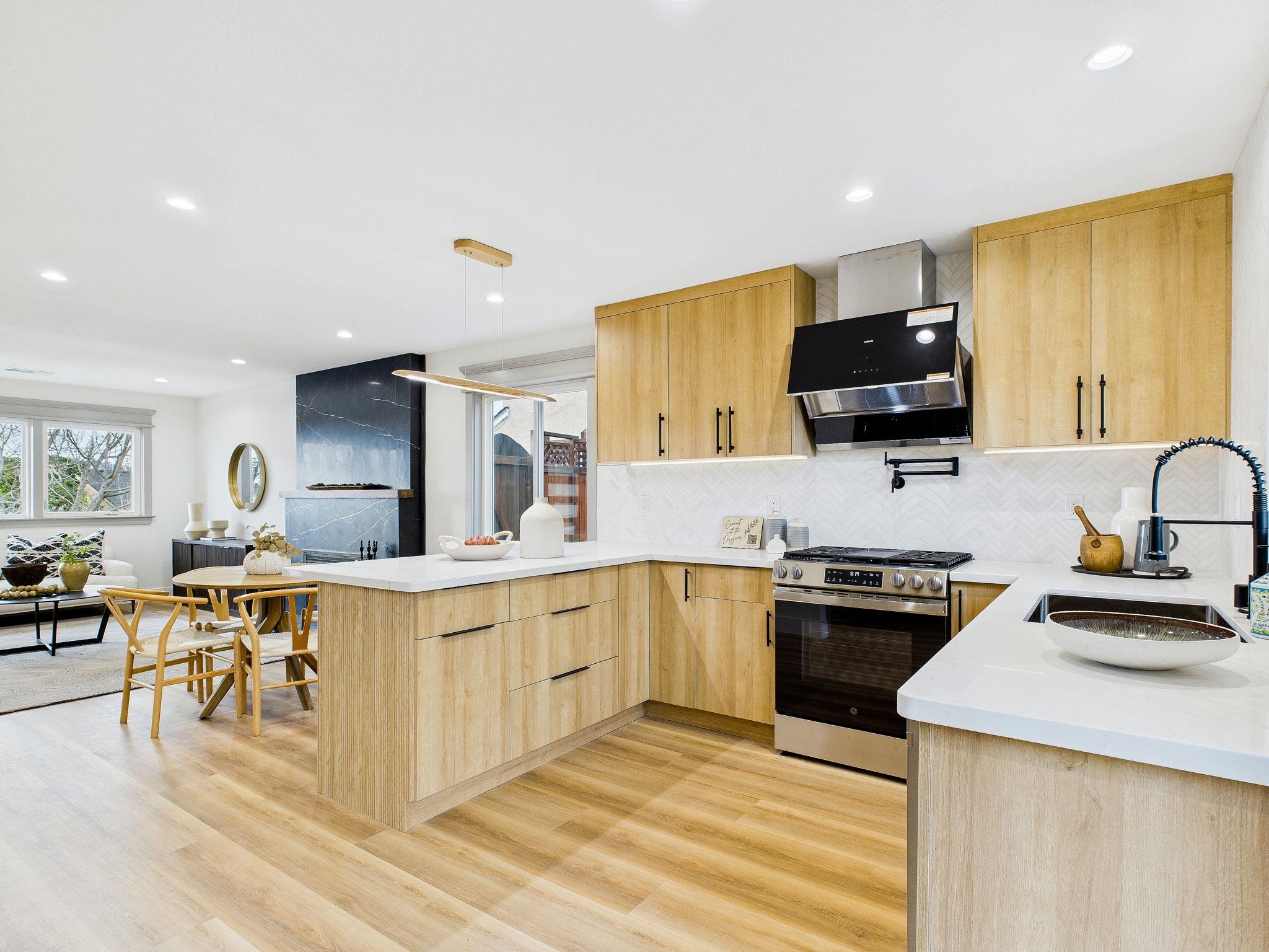 Detail Gallery Image 11 of 60 For 17658 Garland Ct, Castro Valley,  CA 94546 - 3 Beds | 2/1 Baths