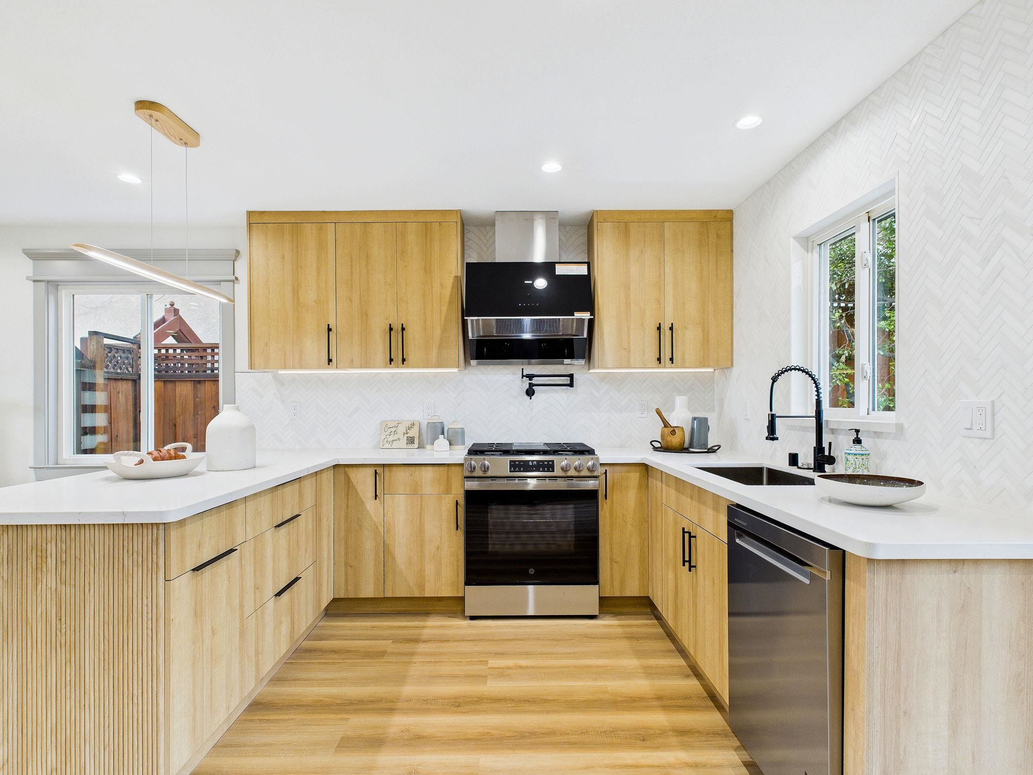 Detail Gallery Image 10 of 60 For 17658 Garland Ct, Castro Valley,  CA 94546 - 3 Beds | 2/1 Baths