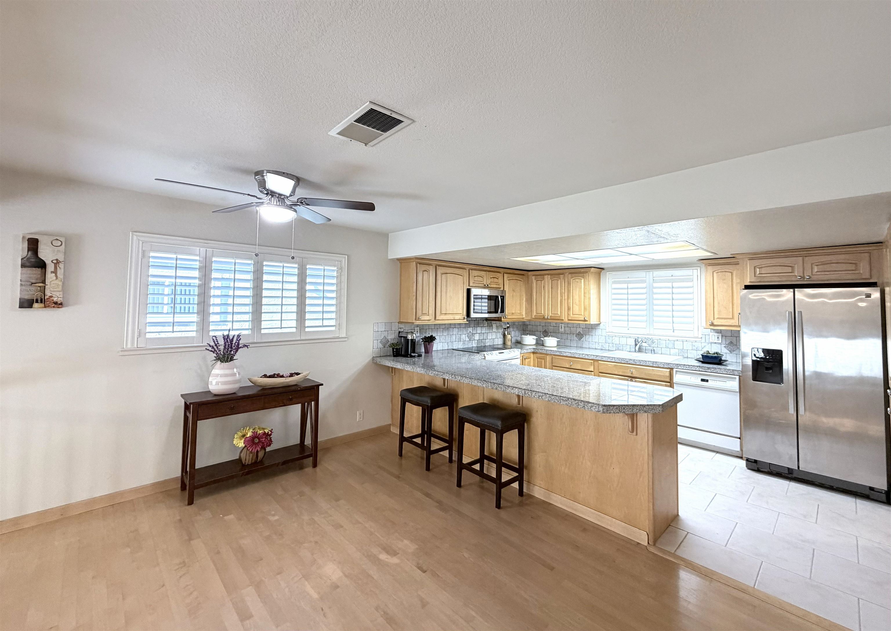 Detail Gallery Image 3 of 13 For 37969 Bright Cmn, Fremont,  CA 94536 - 2 Beds | 2/1 Baths