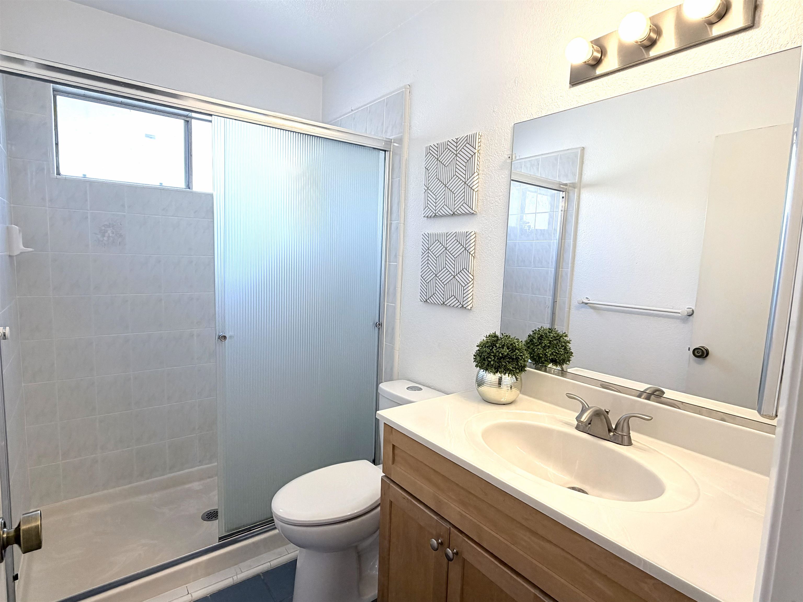 Detail Gallery Image 5 of 13 For 37969 Bright Cmn, Fremont,  CA 94536 - 2 Beds | 2/1 Baths