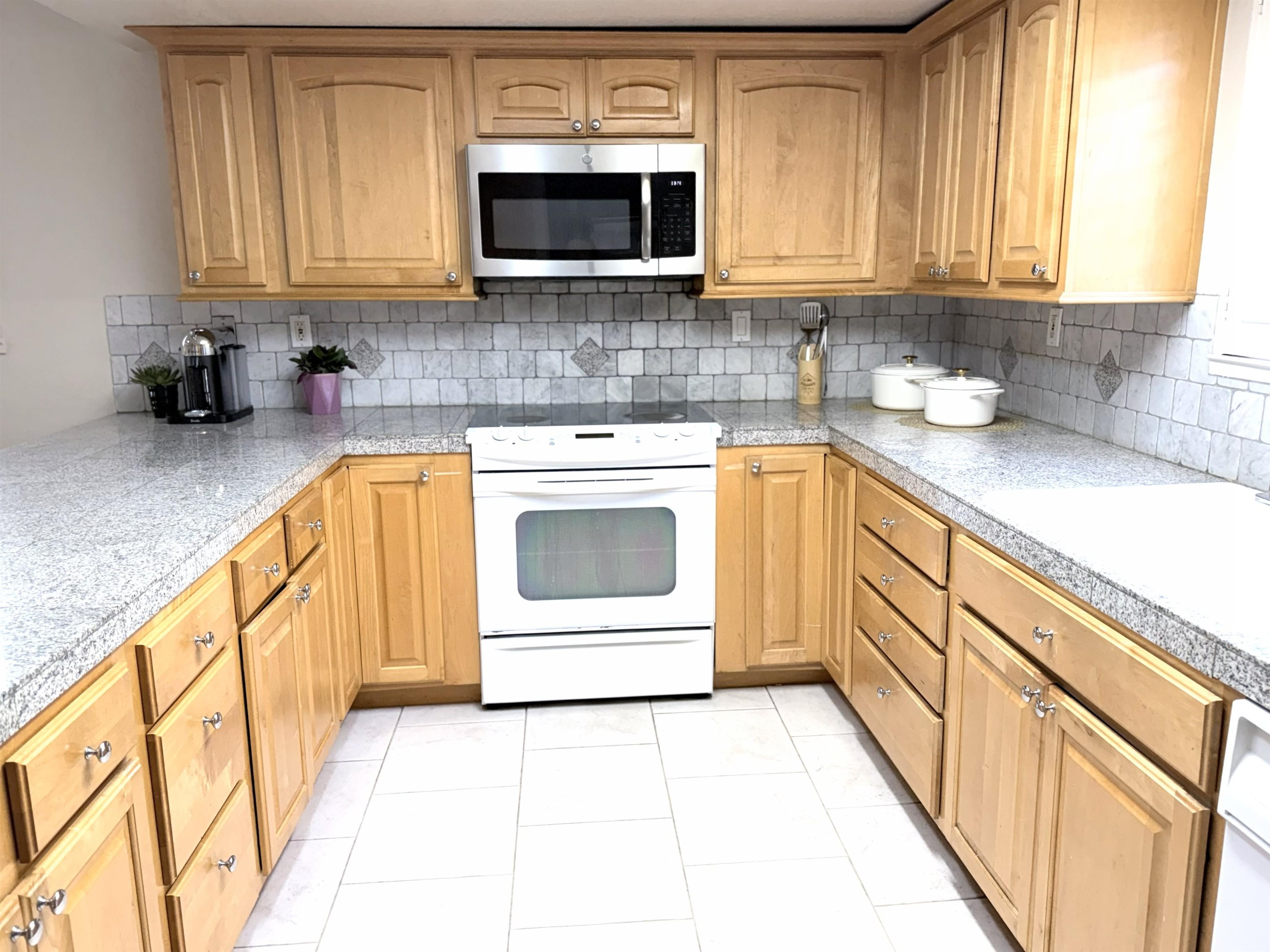 Detail Gallery Image 7 of 13 For 37969 Bright Cmn, Fremont,  CA 94536 - 2 Beds | 2/1 Baths