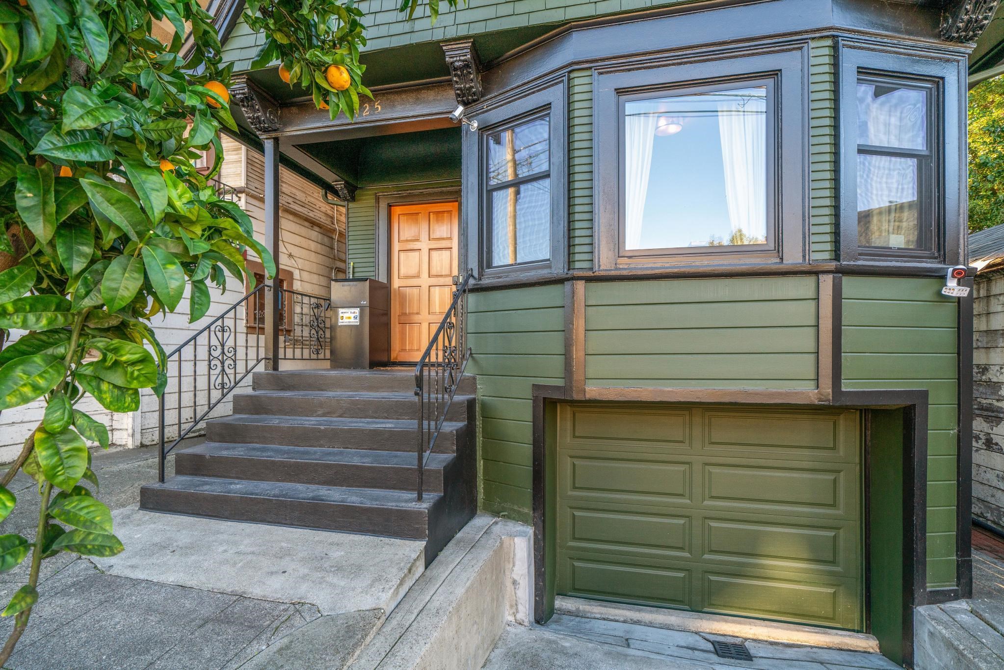 Detail Gallery Image 2 of 41 For 925 E 19th St, Oakland,  CA 94606 - 3 Beds | 2 Baths