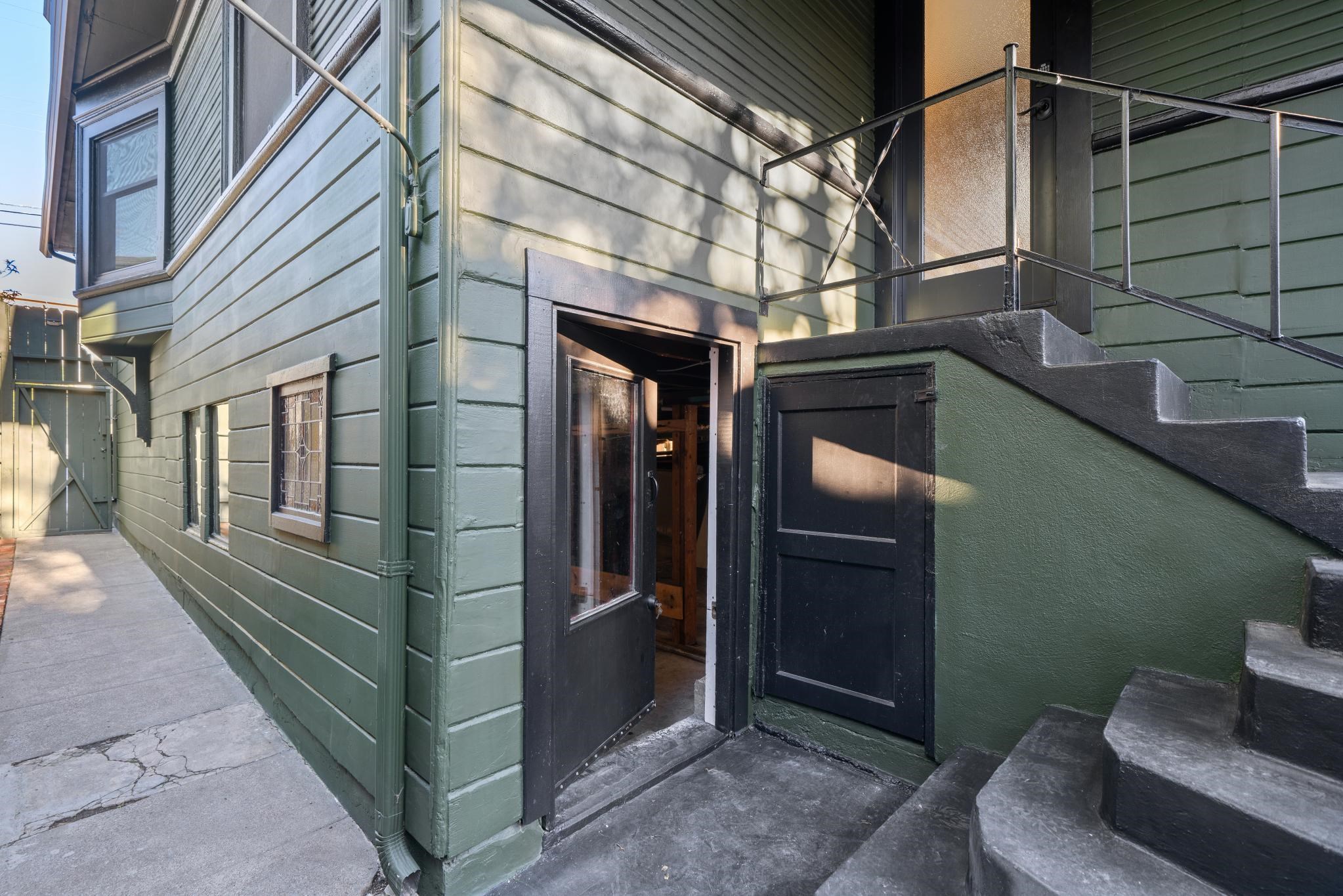 Detail Gallery Image 29 of 41 For 925 E 19th St, Oakland,  CA 94606 - 3 Beds | 2 Baths