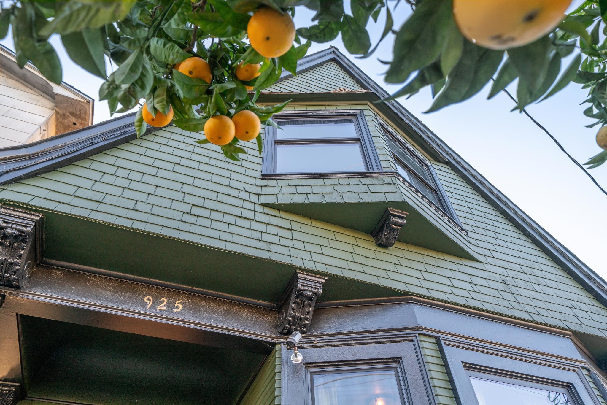 Detail Gallery Image 4 of 41 For 925 E 19th St, Oakland,  CA 94606 - 3 Beds | 2 Baths