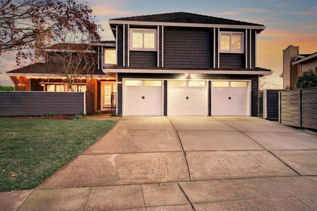 Detail Gallery Image 2 of 60 For 4308 View Crest Ct, Oakland,  CA 94619 - 4 Beds | 2/1 Baths