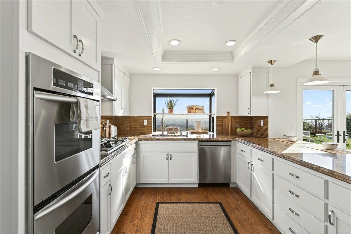 Detail Gallery Image 13 of 60 For 4308 View Crest Ct, Oakland,  CA 94619 - 4 Beds | 2/1 Baths