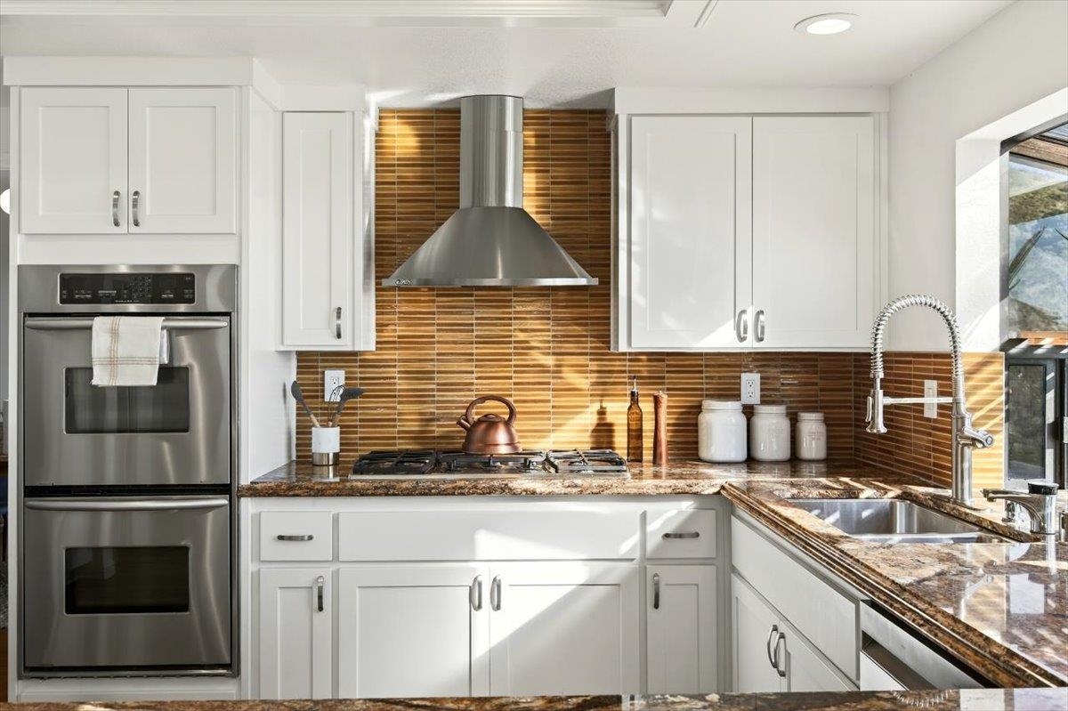 Detail Gallery Image 14 of 60 For 4308 View Crest Ct, Oakland,  CA 94619 - 4 Beds | 2/1 Baths