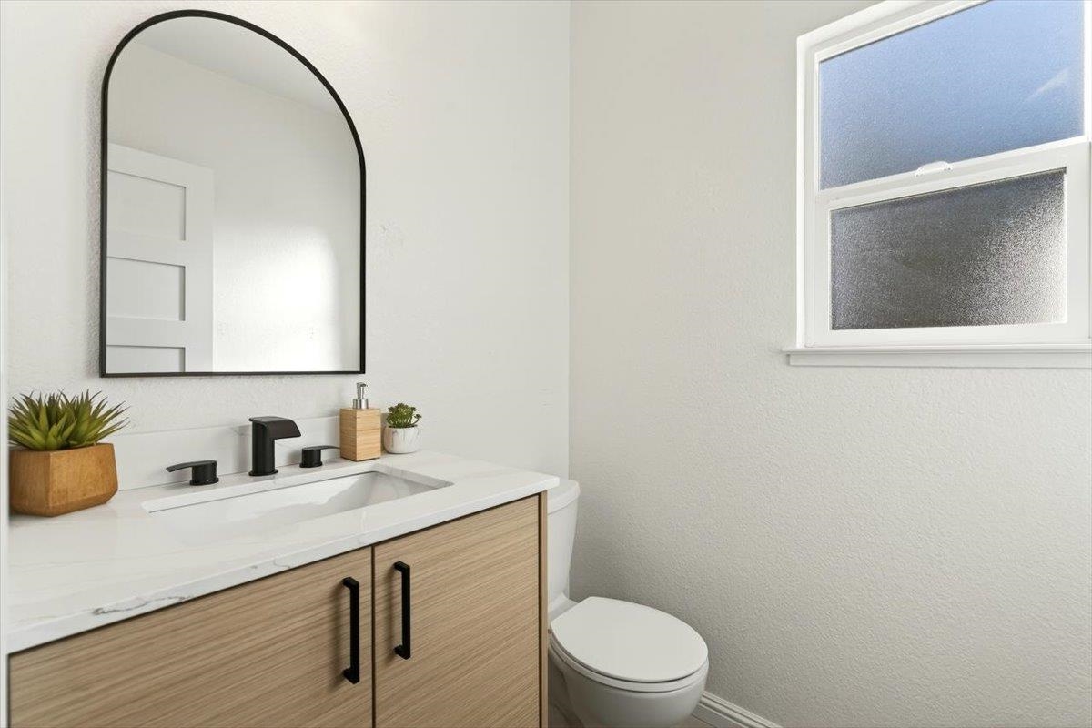 Detail Gallery Image 19 of 60 For 4308 View Crest Ct, Oakland,  CA 94619 - 4 Beds | 2/1 Baths