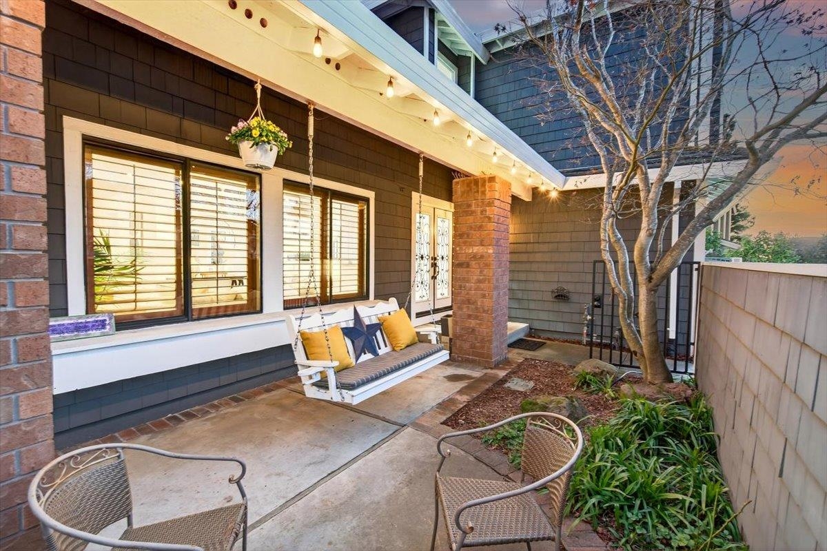 Detail Gallery Image 3 of 60 For 4308 View Crest Ct, Oakland,  CA 94619 - 4 Beds | 2/1 Baths