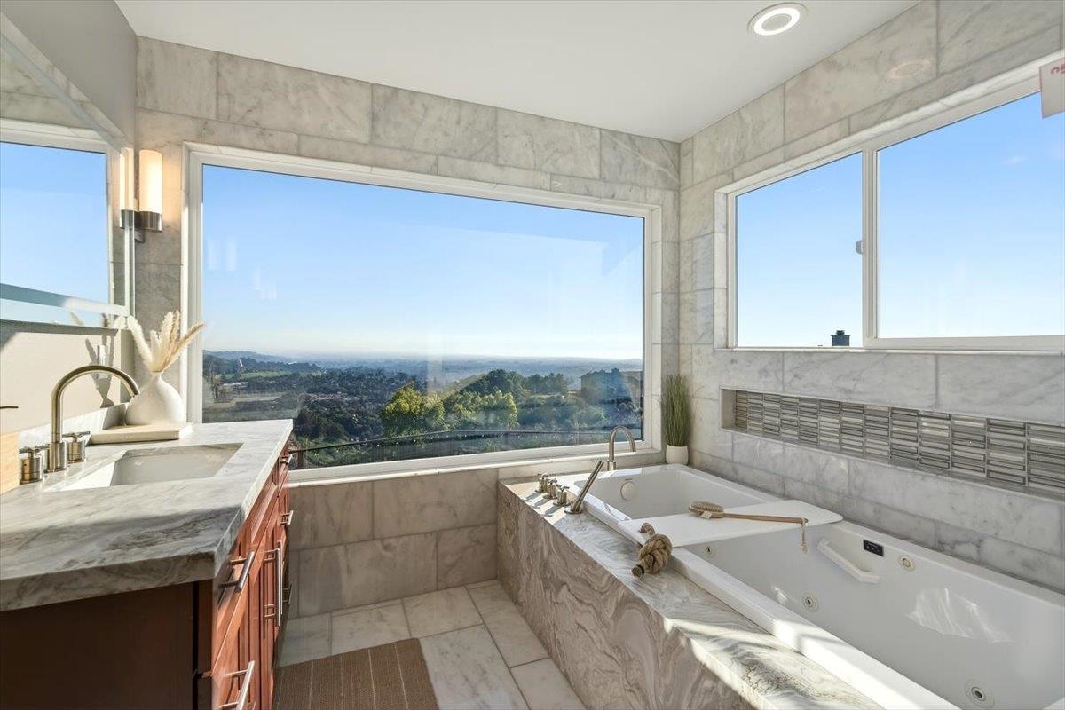 Detail Gallery Image 26 of 60 For 4308 View Crest Ct, Oakland,  CA 94619 - 4 Beds | 2/1 Baths