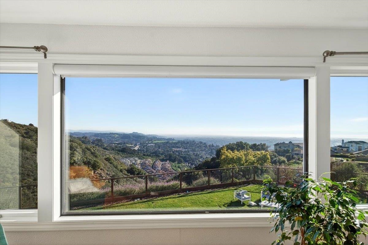 Detail Gallery Image 27 of 60 For 4308 View Crest Ct, Oakland,  CA 94619 - 4 Beds | 2/1 Baths