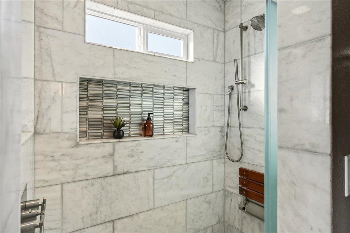 Detail Gallery Image 31 of 60 For 4308 View Crest Ct, Oakland,  CA 94619 - 4 Beds | 2/1 Baths