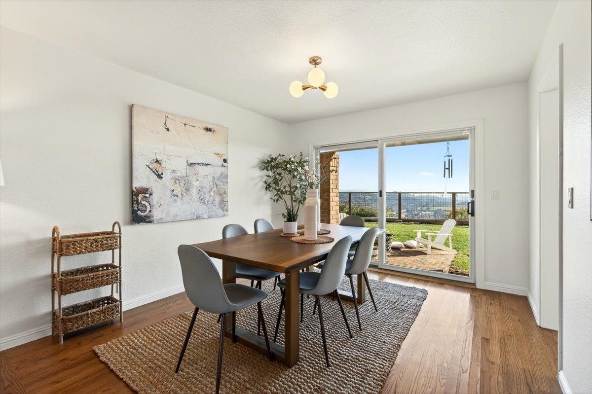 Detail Gallery Image 10 of 60 For 4308 View Crest Ct, Oakland,  CA 94619 - 4 Beds | 2/1 Baths