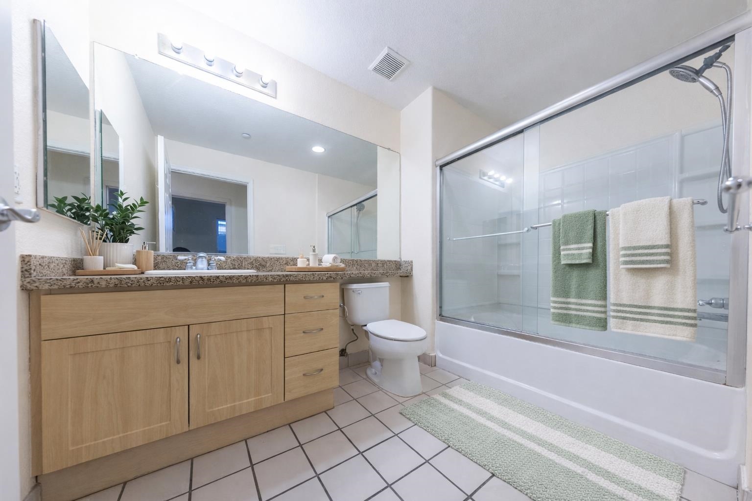 Detail Gallery Image 13 of 19 For 1121 40th St #3202,  Emeryville,  CA 94608-3697 - 1 Beds | 1 Baths