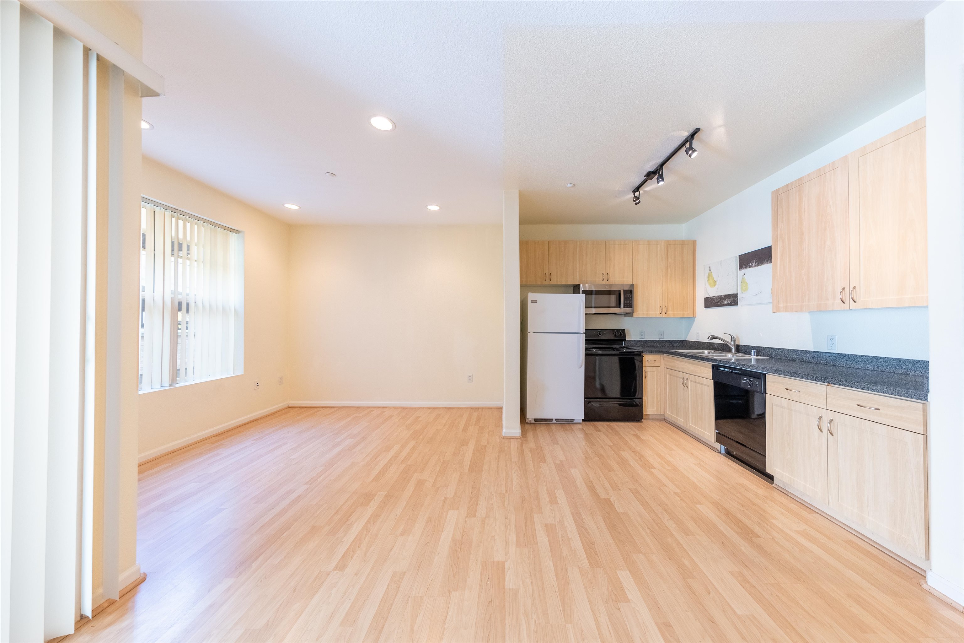 Detail Gallery Image 4 of 19 For 1121 40th St #3202,  Emeryville,  CA 94608-3697 - 1 Beds | 1 Baths