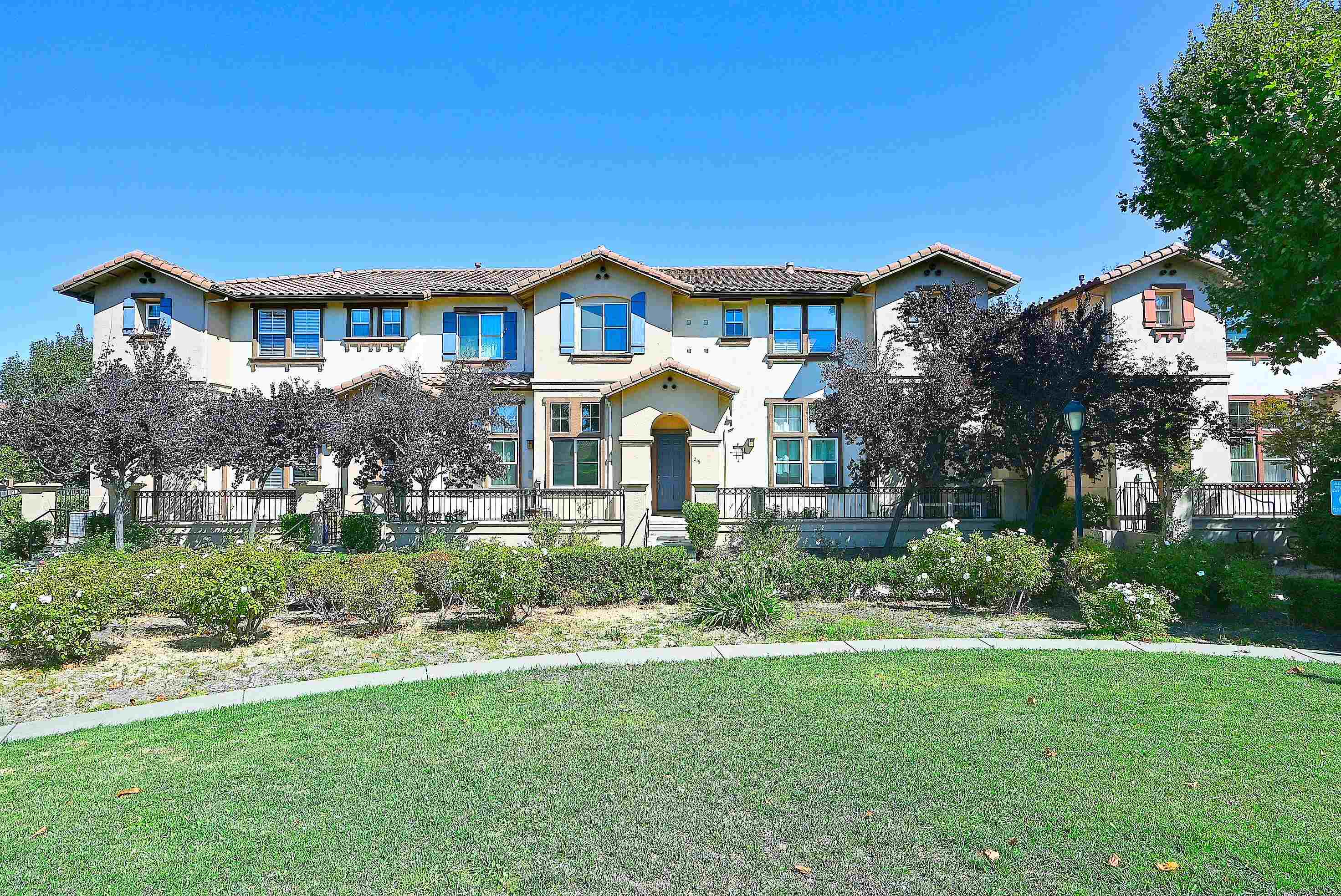 Detail Gallery Image 4 of 42 For 215 Santa Barbara St, San Pablo,  CA 94806 - 3 Beds | 2/1 Baths