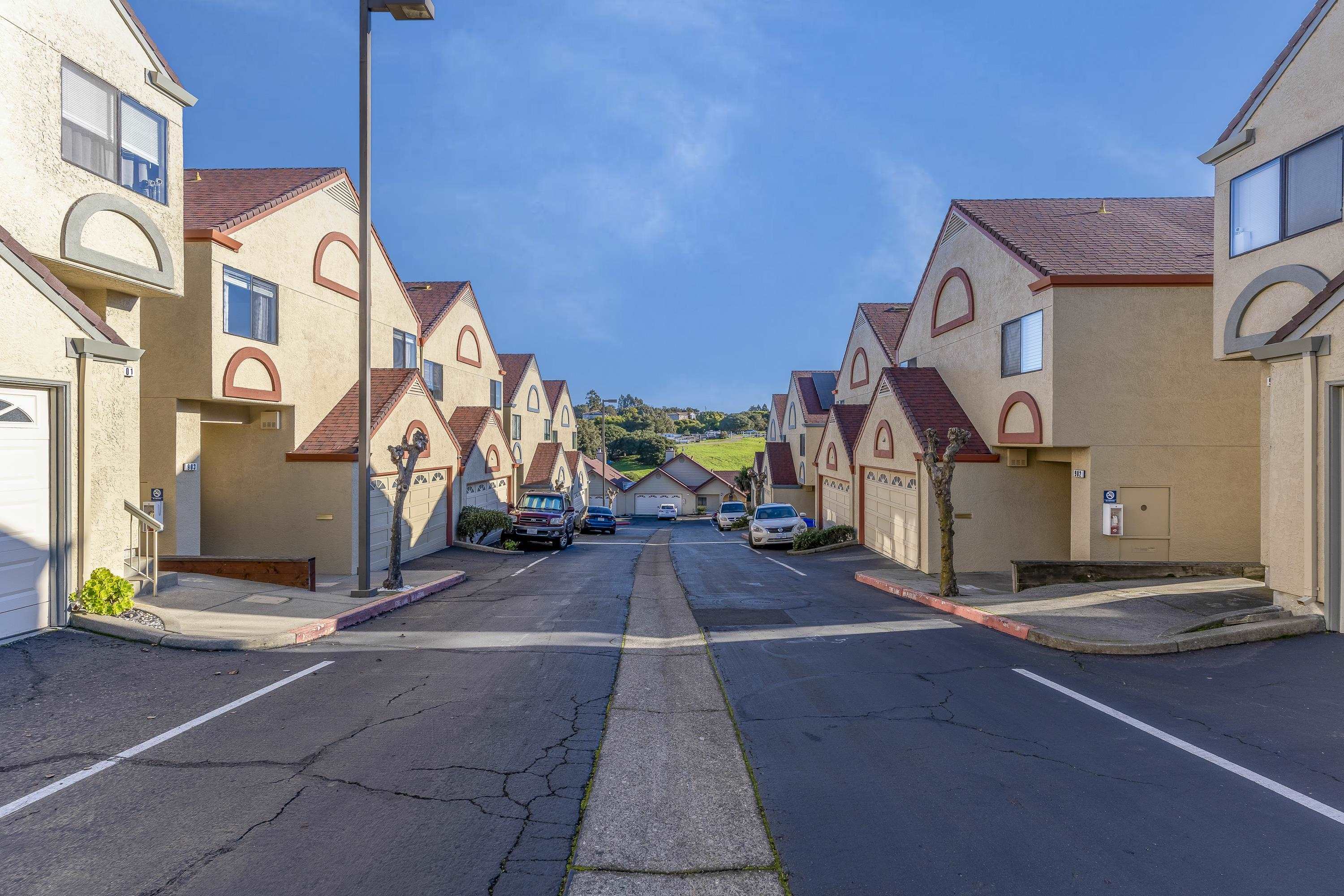 Detail Gallery Image 3 of 60 For 903 Appian Knoll Ct, El Sobrante,  CA 94803 - 3 Beds | 2/1 Baths