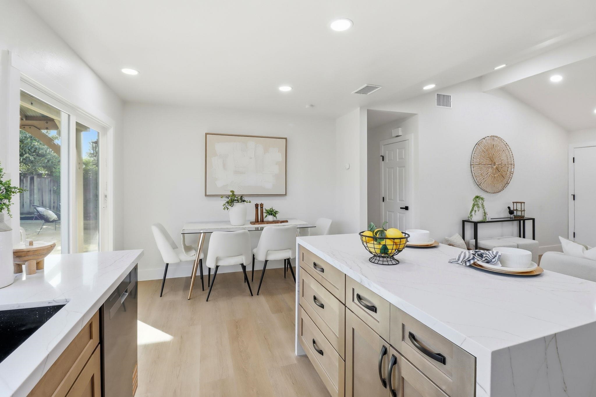 Detail Gallery Image 14 of 31 For 2272 Shadowtree, San Jose,  CA 95131 - 3 Beds | 2 Baths