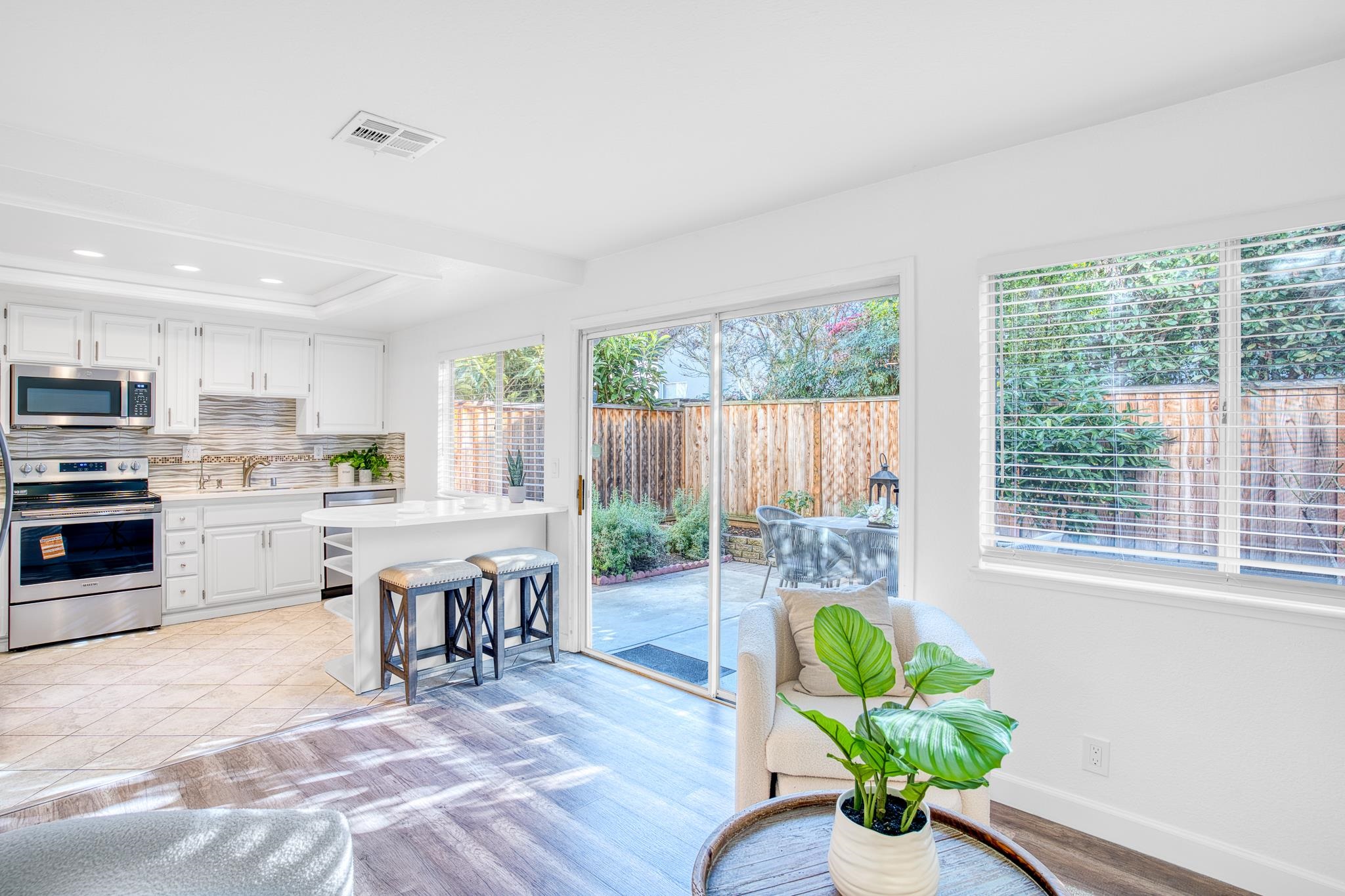 Detail Gallery Image 13 of 41 For 1681 Holly Cir, Pleasanton,  CA 94566 - 4 Beds | 3 Baths