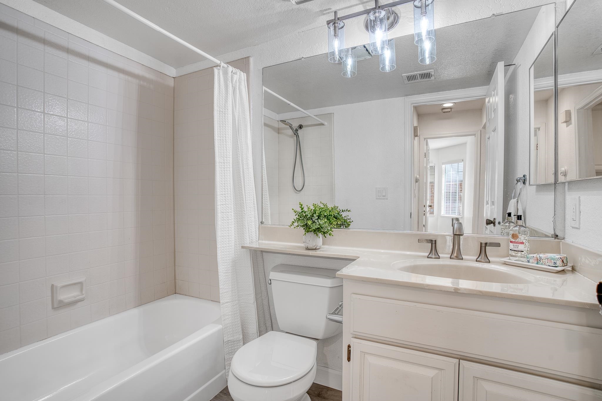 Detail Gallery Image 17 of 41 For 1681 Holly Cir, Pleasanton,  CA 94566 - 4 Beds | 3 Baths