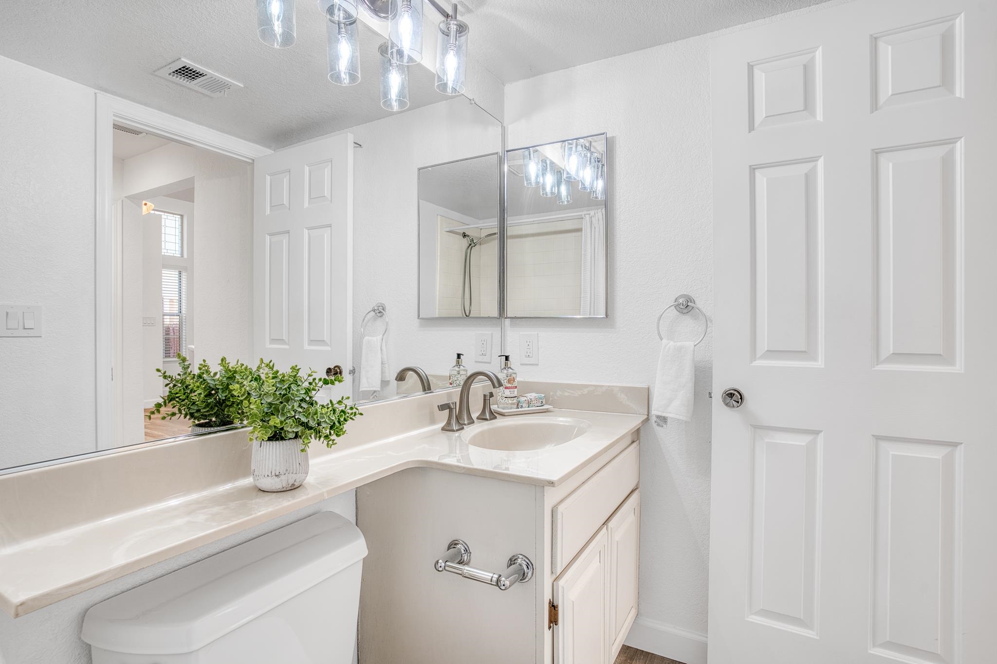 Detail Gallery Image 18 of 41 For 1681 Holly Cir, Pleasanton,  CA 94566 - 4 Beds | 3 Baths