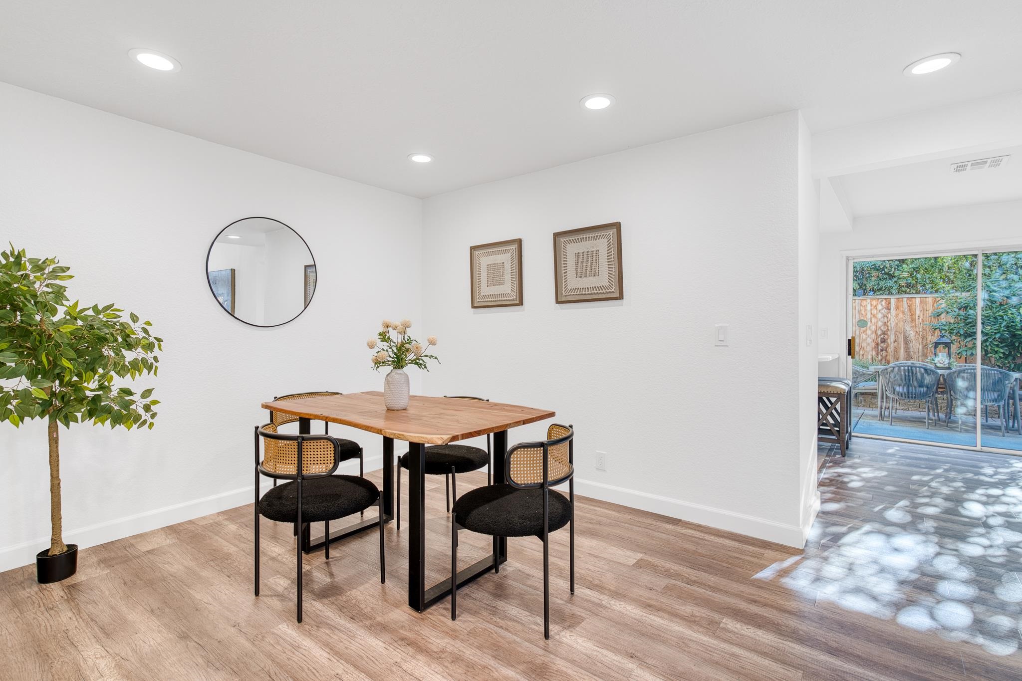 Detail Gallery Image 7 of 41 For 1681 Holly Cir, Pleasanton,  CA 94566 - 4 Beds | 3 Baths