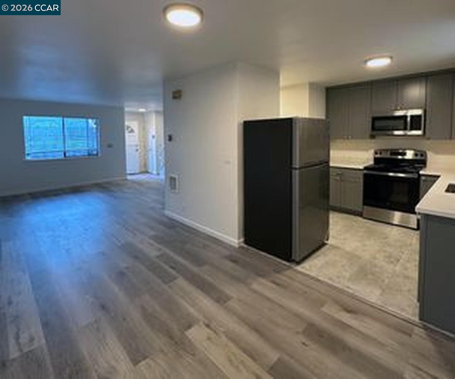 Detail Gallery Image 5 of 17 For 568 Dean Street, Hayward,  CA 94541 - – Beds | – Baths