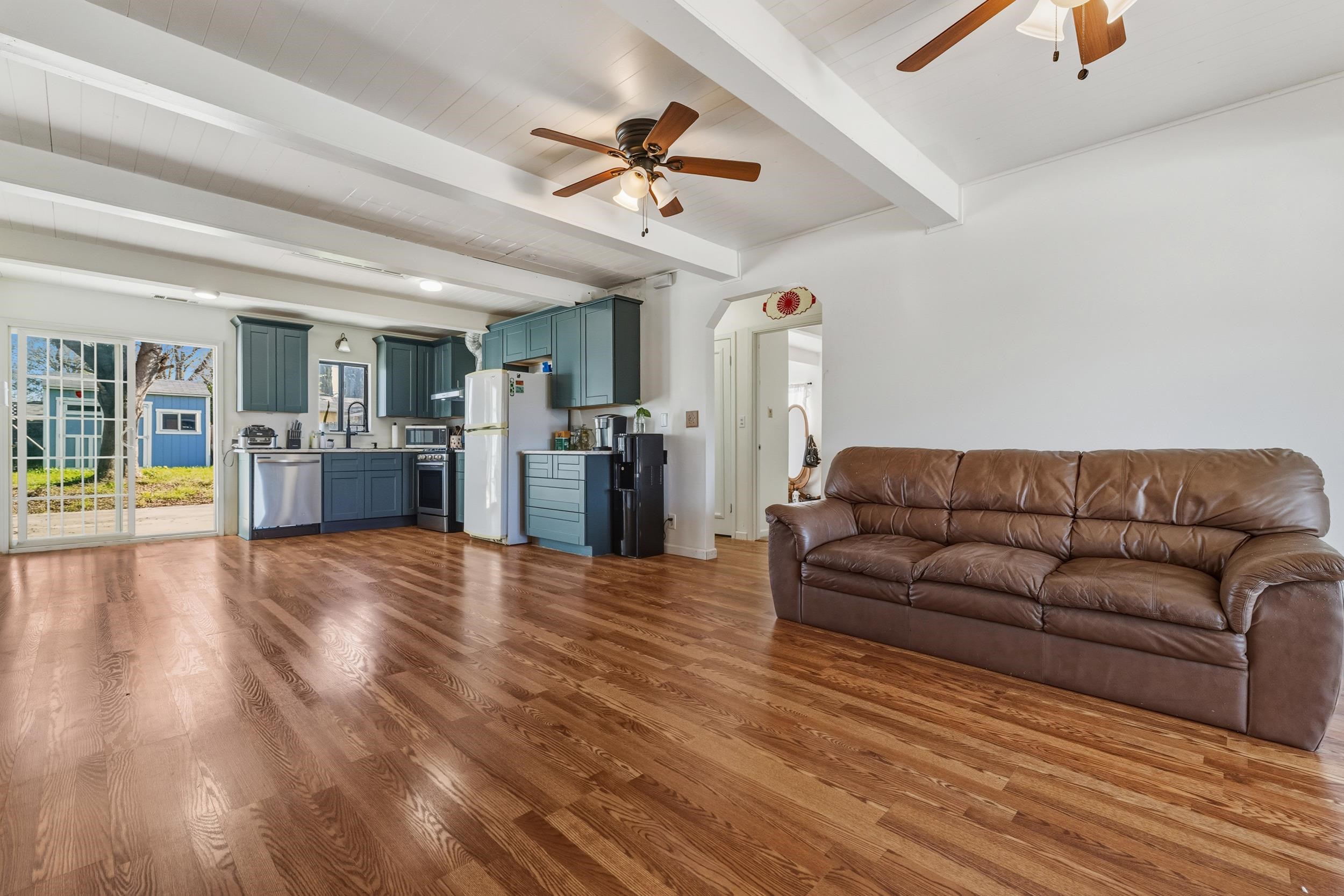 Detail Gallery Image 7 of 29 For 1704 East St, Tracy,  CA 95376 - 3 Beds | 2 Baths