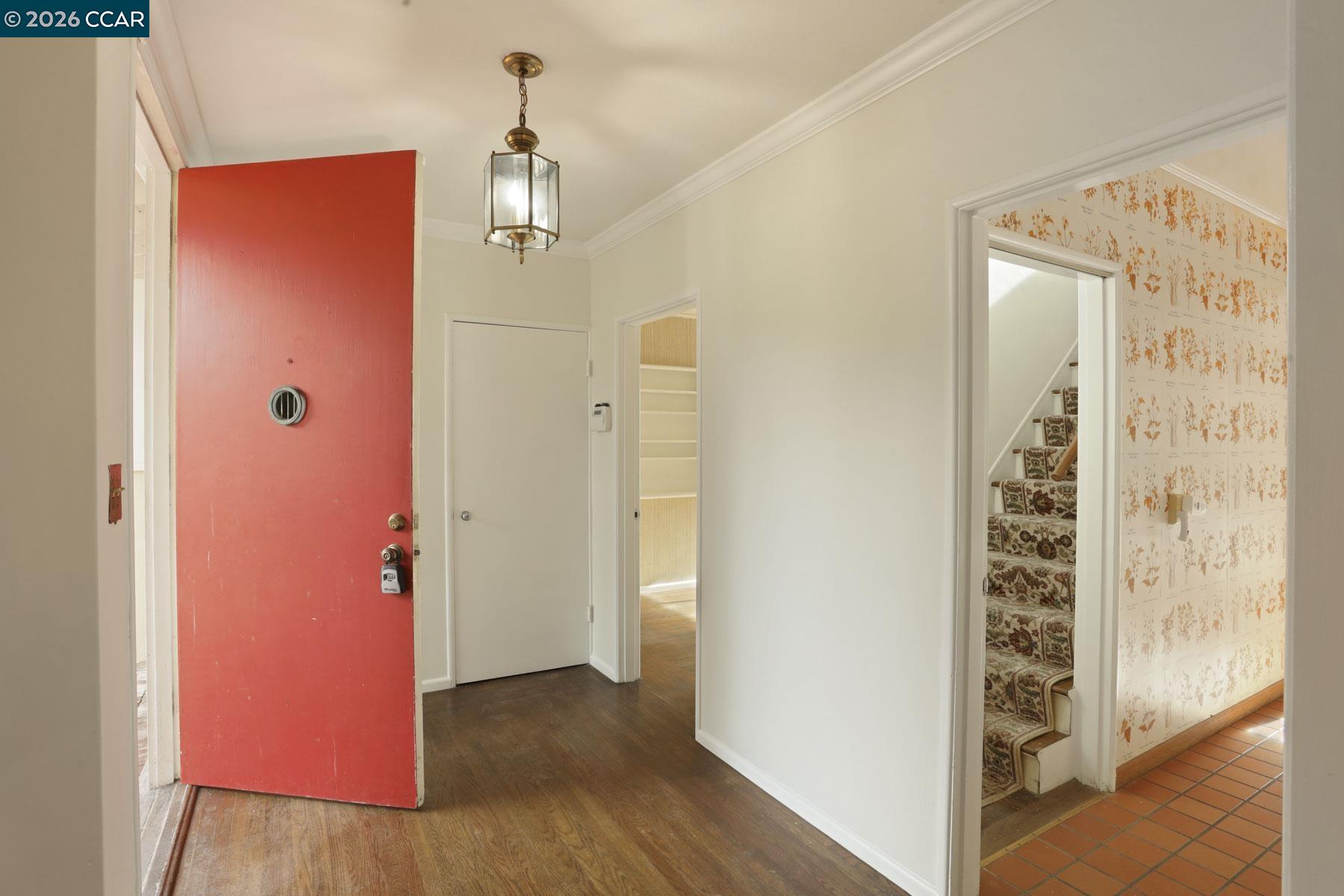 Detail Gallery Image 11 of 55 For 204 El Camino Real, Berkeley,  CA 94705-2825 - 5 Beds | 3/1 Baths