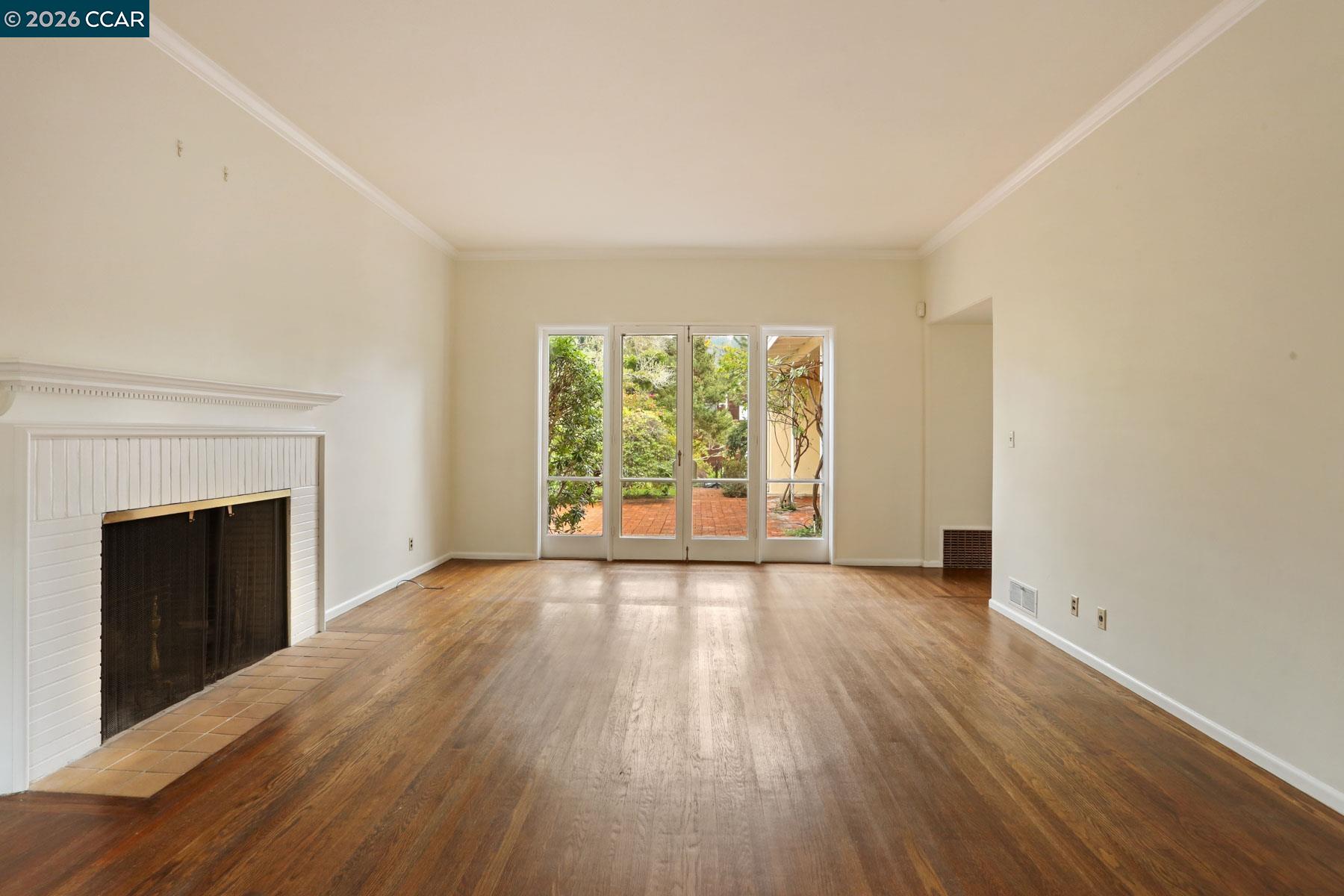 Detail Gallery Image 15 of 55 For 204 El Camino Real, Berkeley,  CA 94705-2825 - 5 Beds | 3/1 Baths